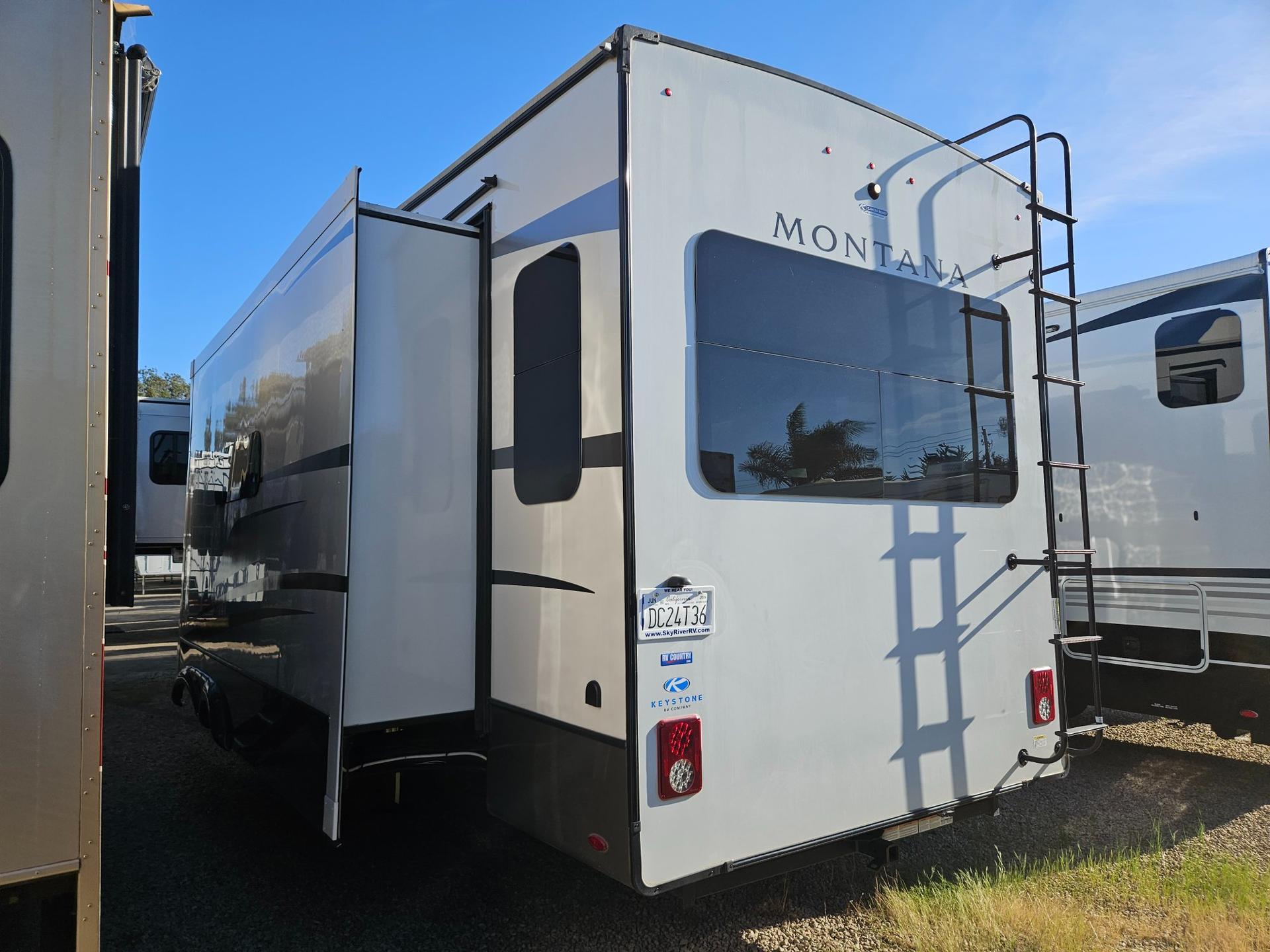 2024 Keystone RV 2024 Keystone RV Montana - thumbnail 4