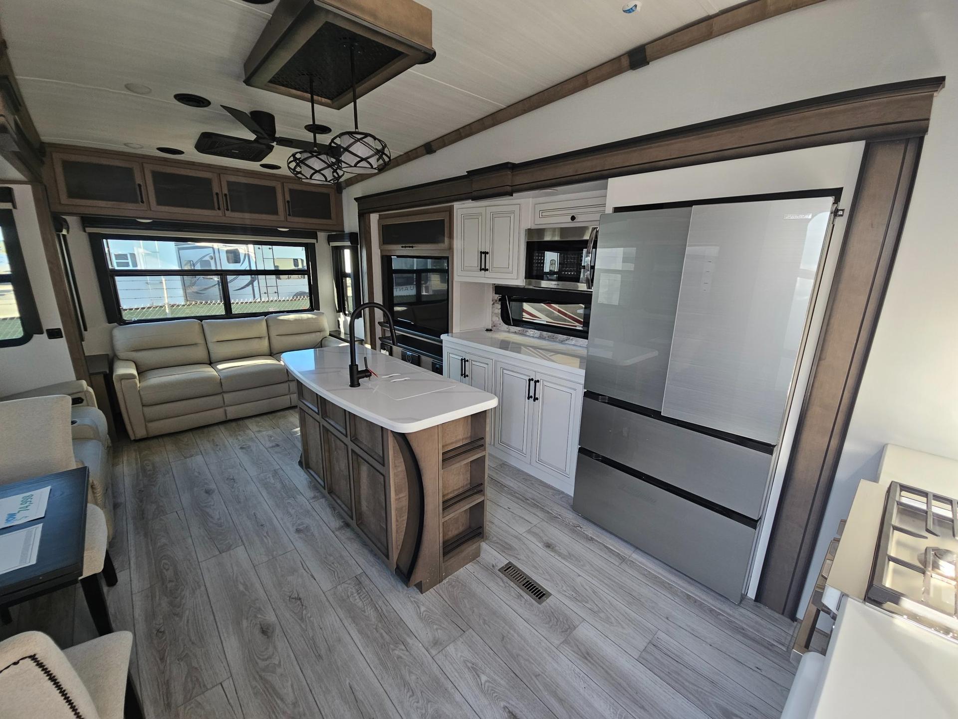 2024 Keystone RV 2024 Keystone RV Montana - thumbnail 6