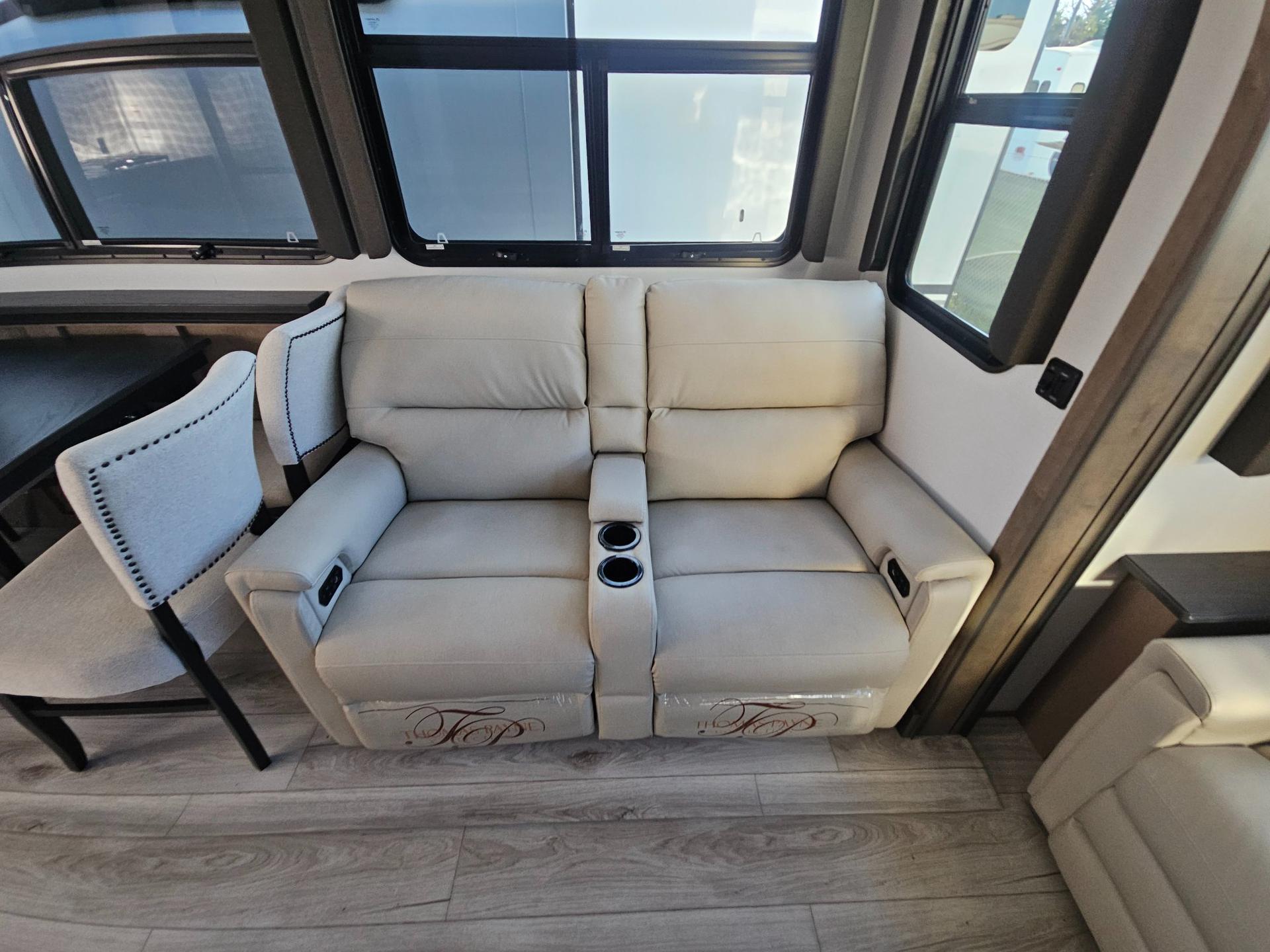 2024 Keystone RV 2024 Keystone RV Montana - thumbnail 12