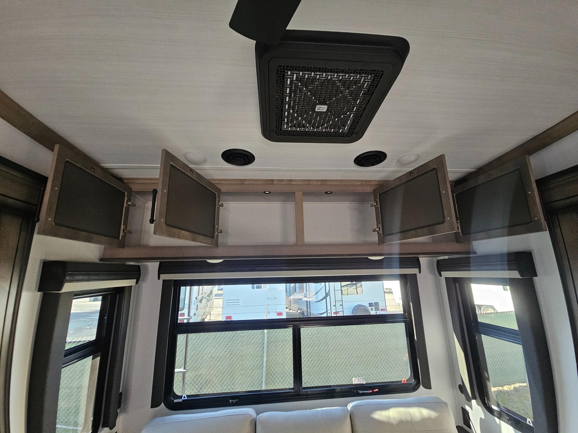 2024 Keystone RV 2024 Keystone RV Montana - thumbnail 14