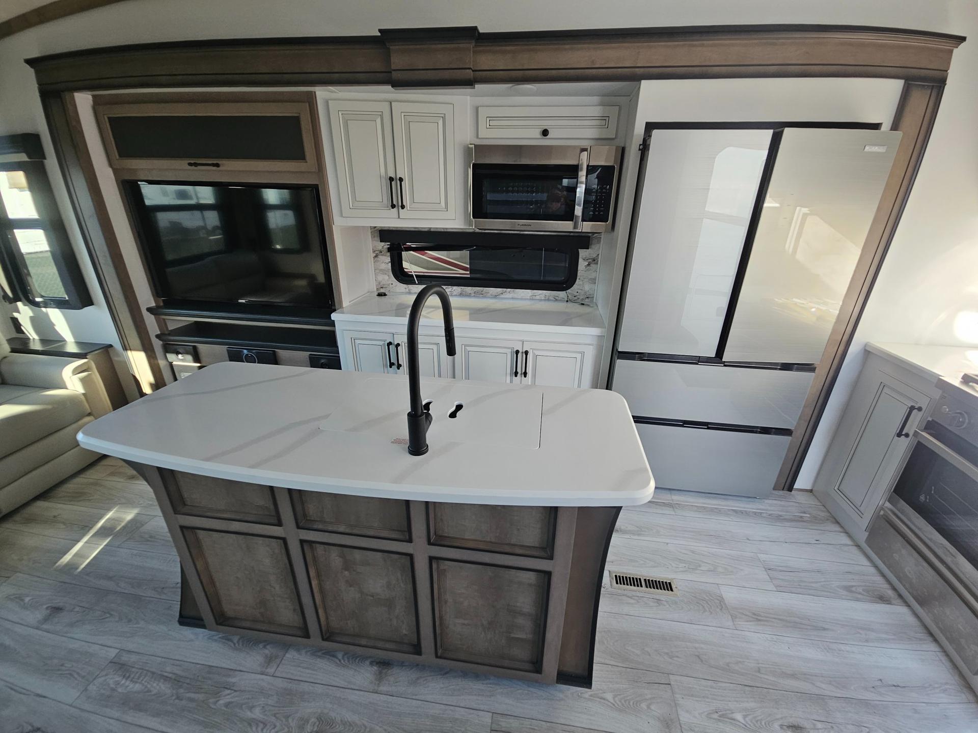 2024 Keystone RV 2024 Keystone RV Montana - thumbnail 17