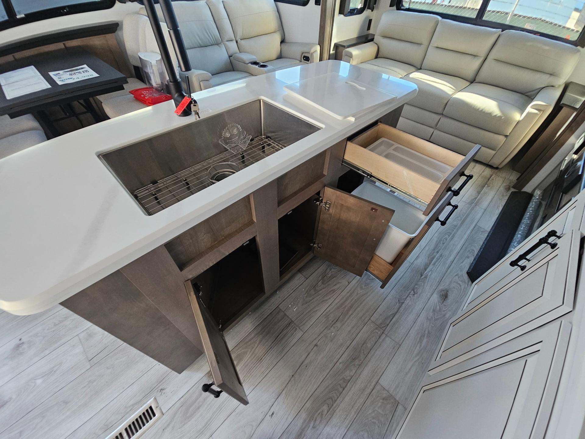 2024 Keystone RV 2024 Keystone RV Montana - thumbnail 22