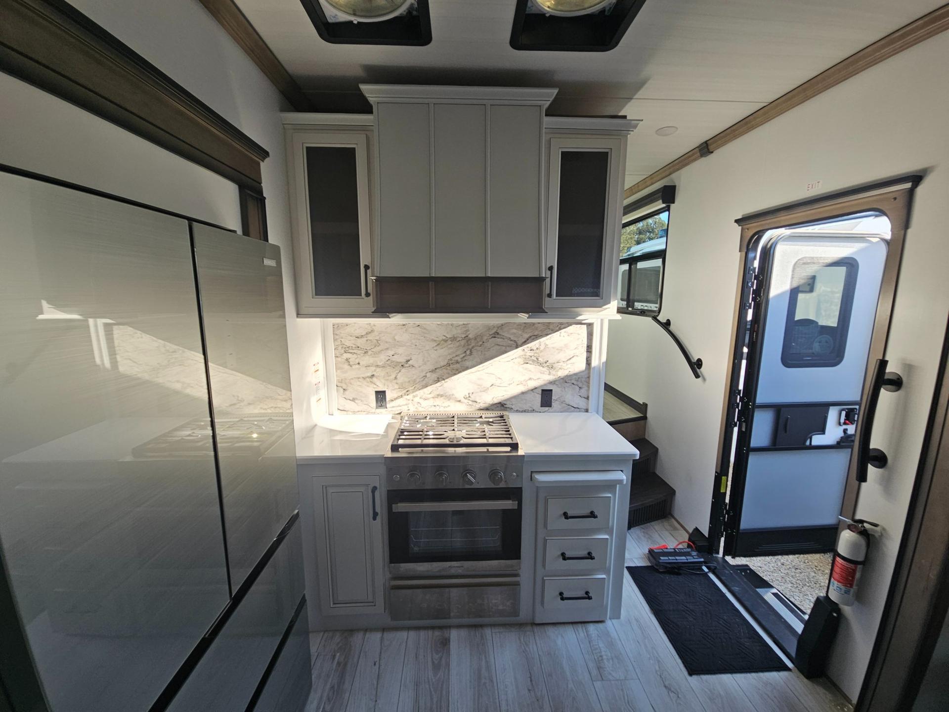 2024 Keystone RV 2024 Keystone RV Montana - thumbnail 24