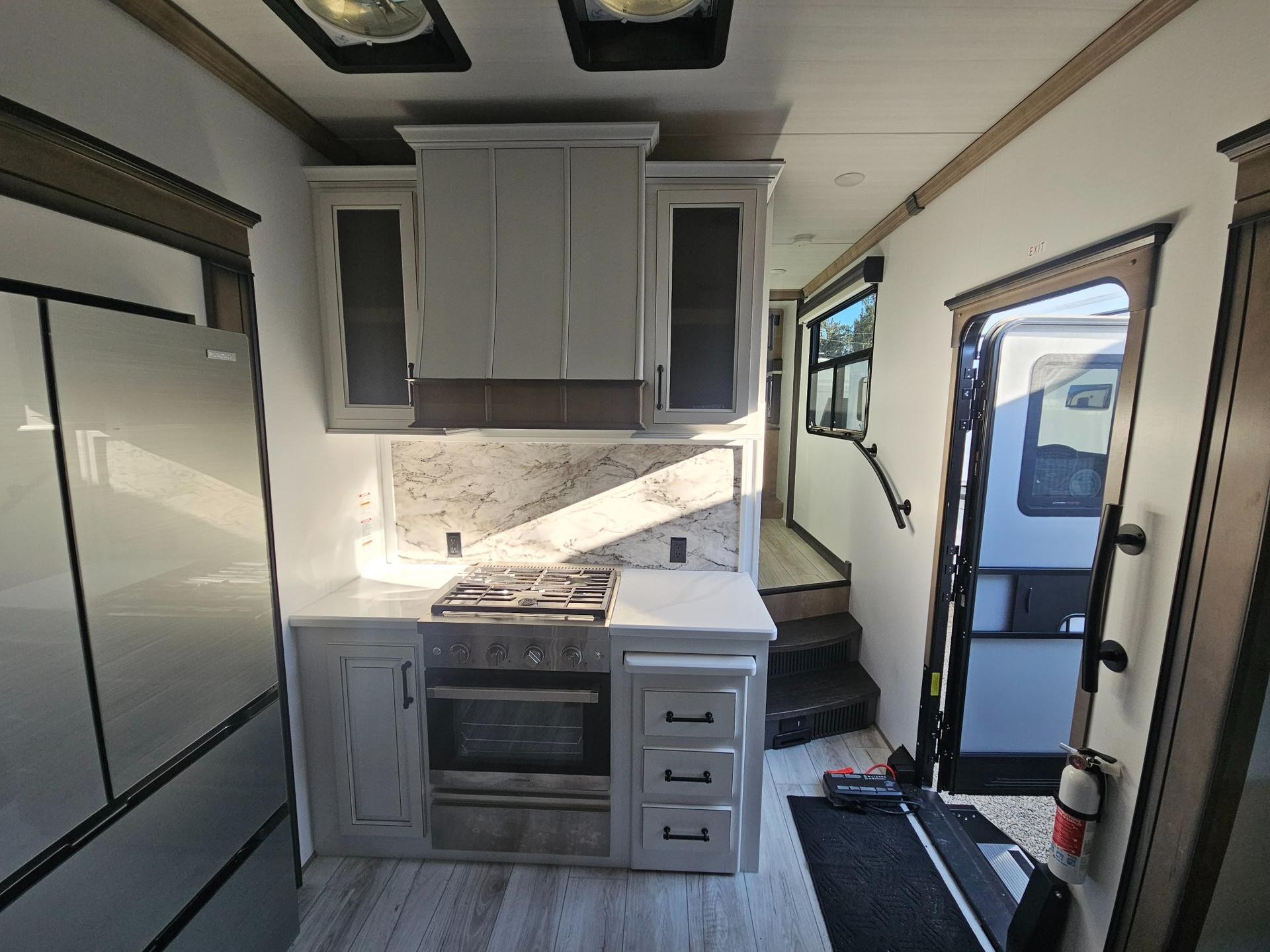 2024 Keystone RV 2024 Keystone RV Montana - thumbnail 26