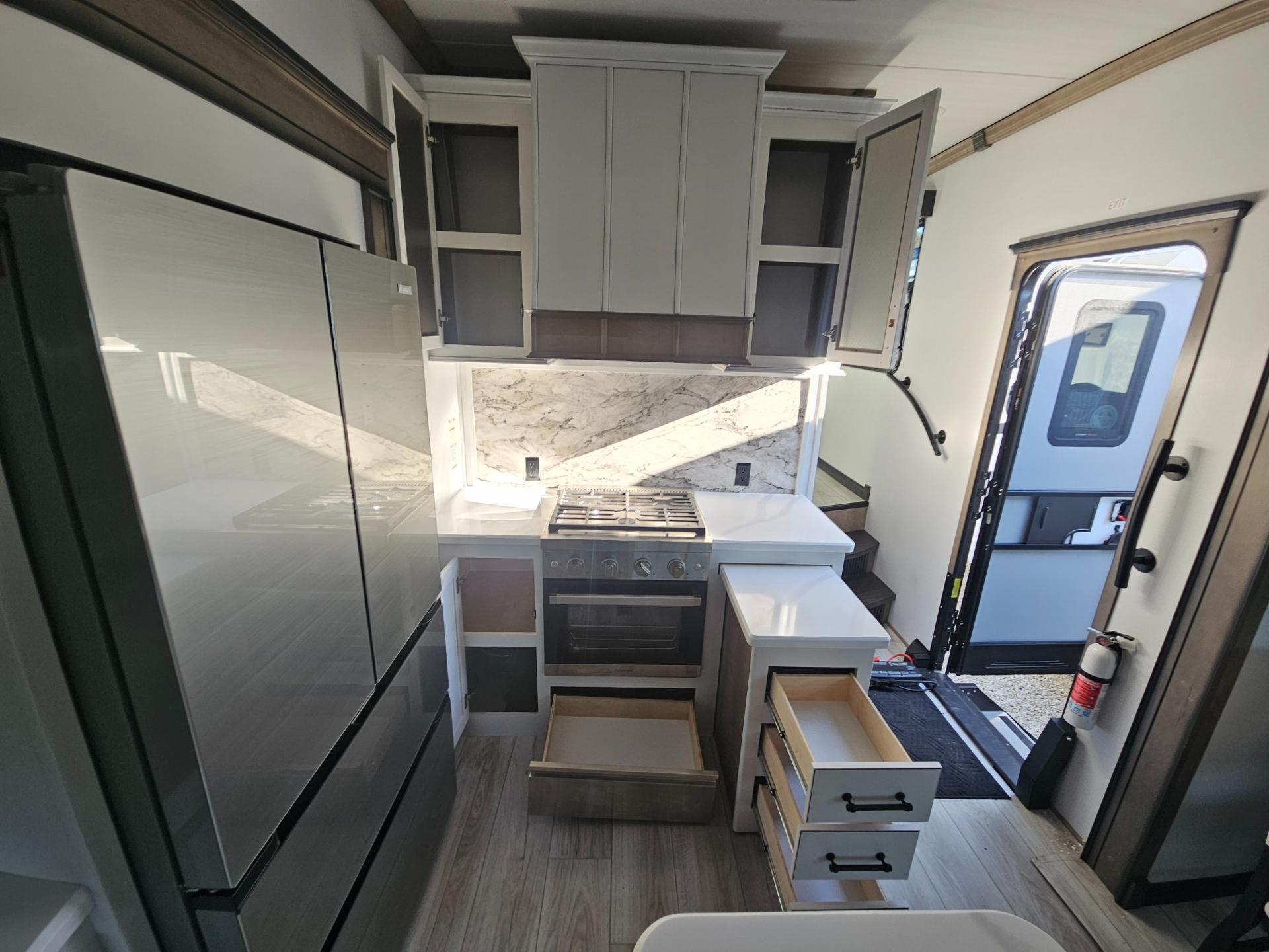 2024 Keystone RV 2024 Keystone RV Montana - thumbnail 27