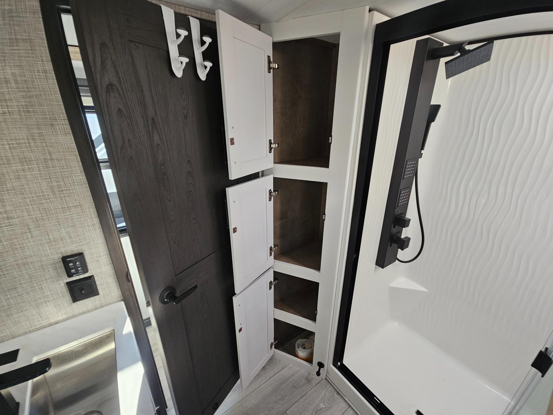 2024 Keystone RV 2024 Keystone RV Montana - thumbnail 31