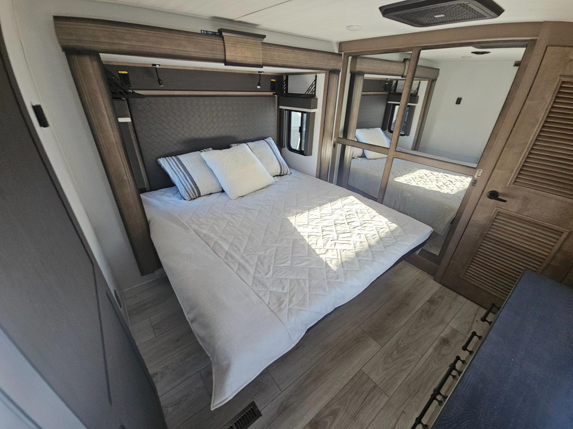 2024 Keystone RV 2024 Keystone RV Montana - thumbnail 35