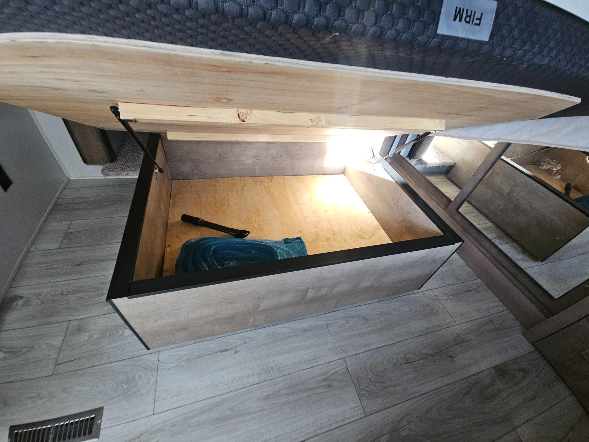 2024 Keystone RV 2024 Keystone RV Montana - thumbnail 37