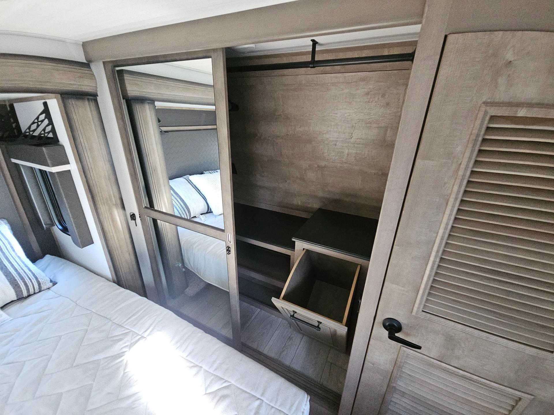 2024 Keystone RV 2024 Keystone RV Montana - thumbnail 38