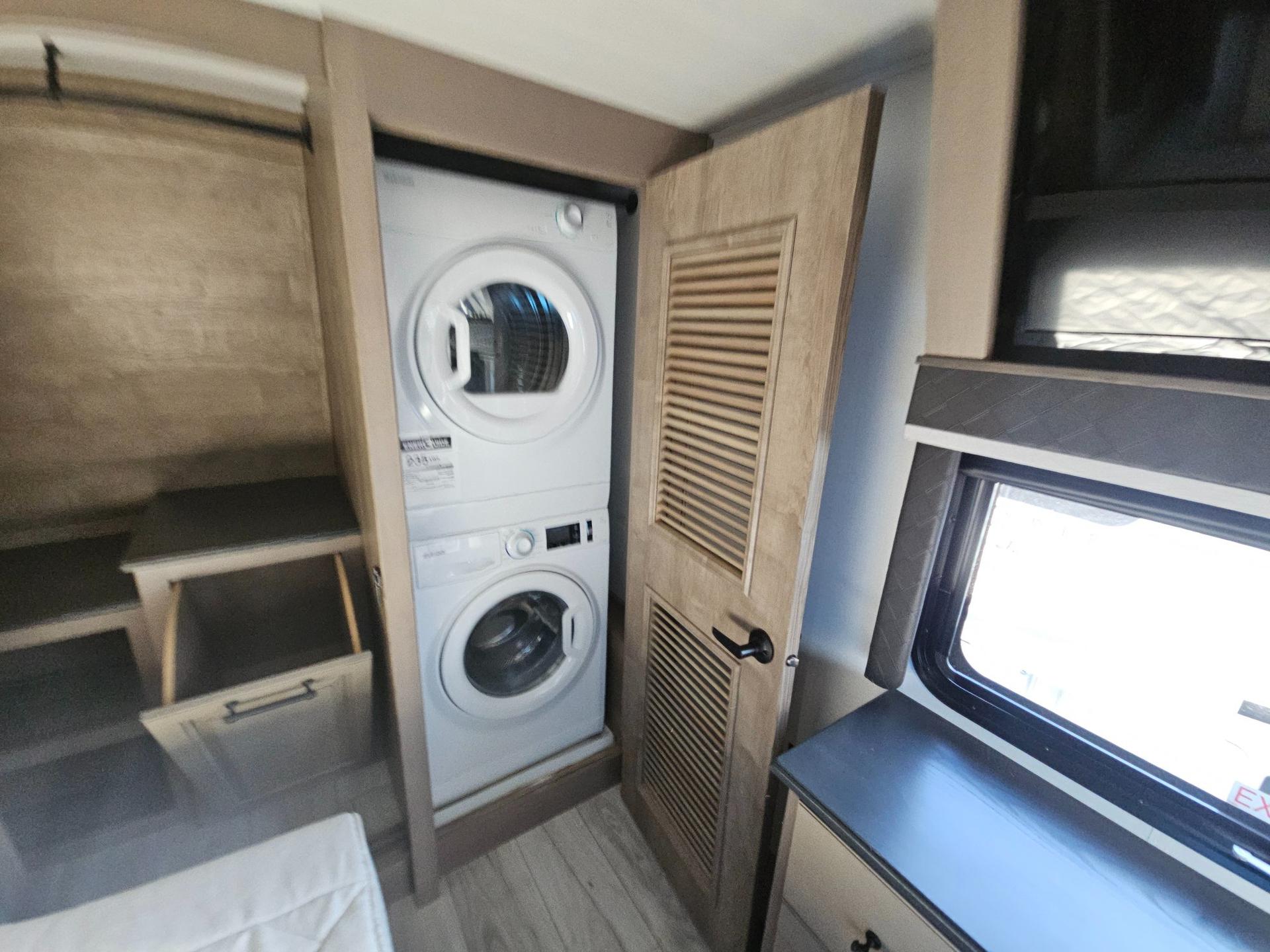 2024 Keystone RV 2024 Keystone RV Montana - thumbnail 39