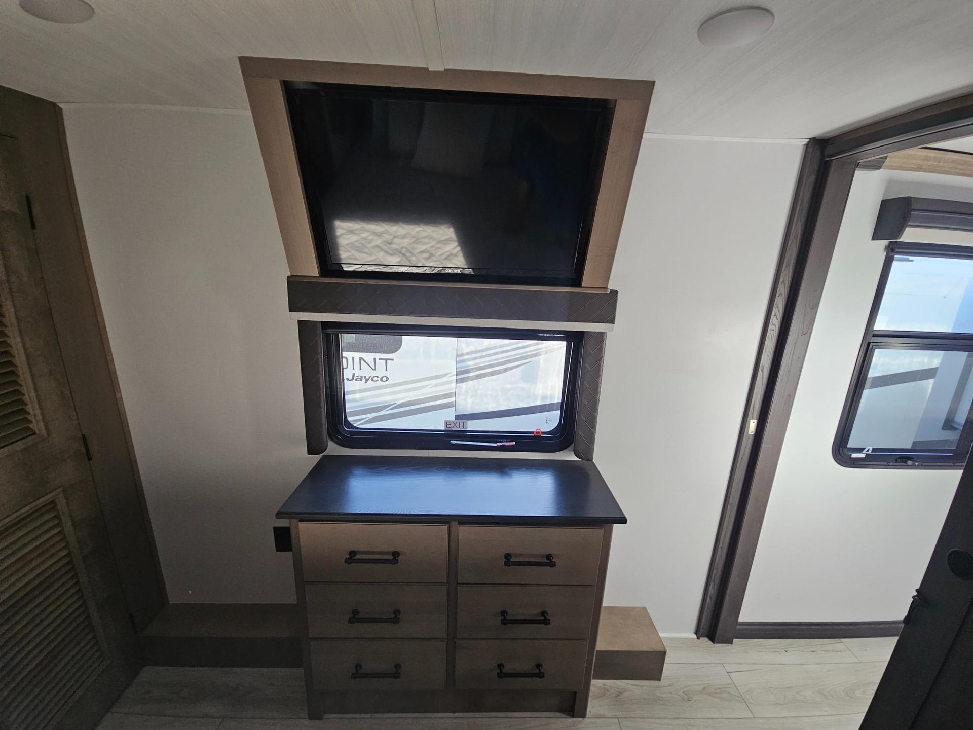 2024 Keystone RV 2024 Keystone RV Montana - thumbnail 40