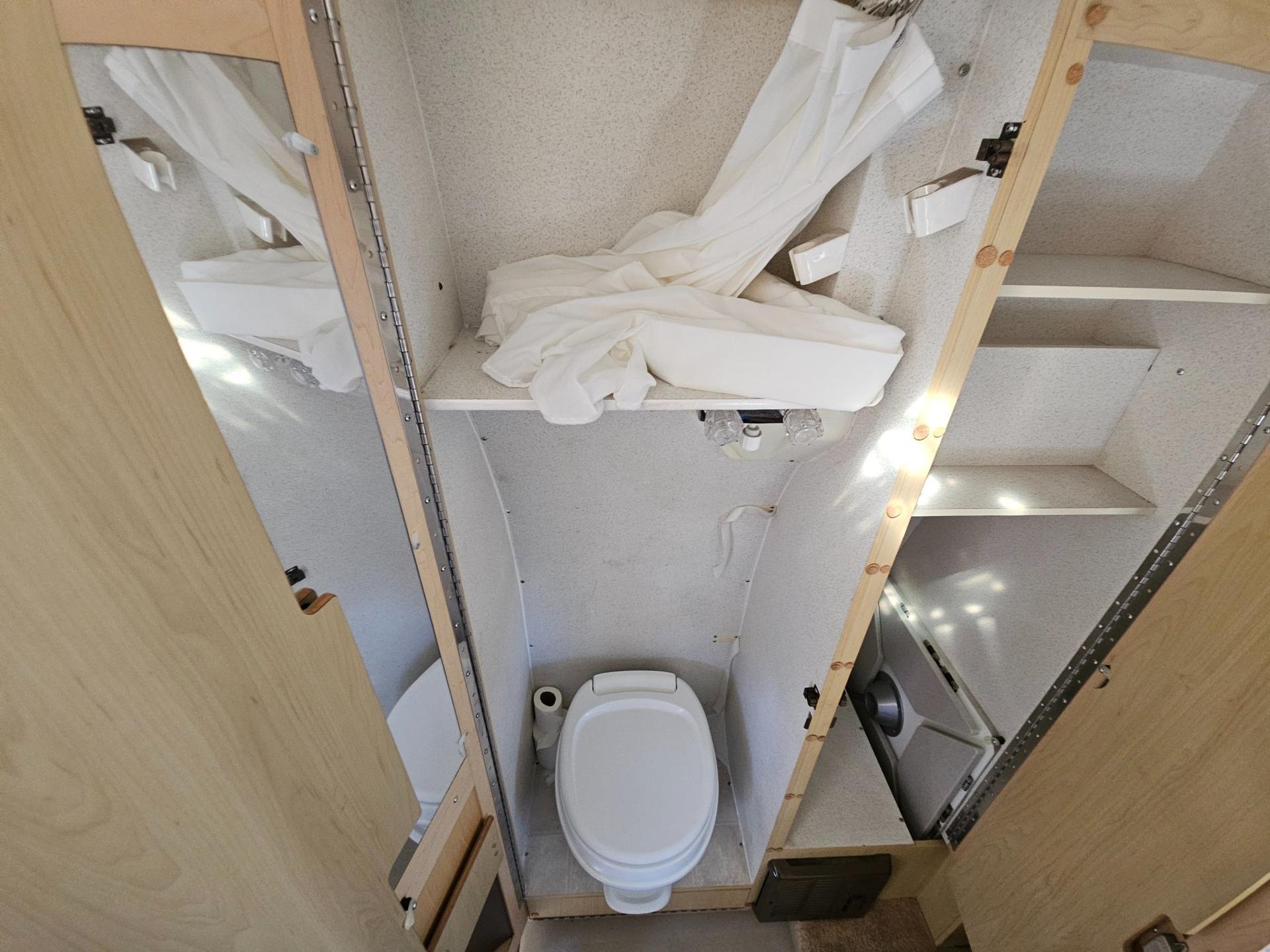 2006 Roadtrek 2006 Roadtrek 190 Versatile - thumbnail 11