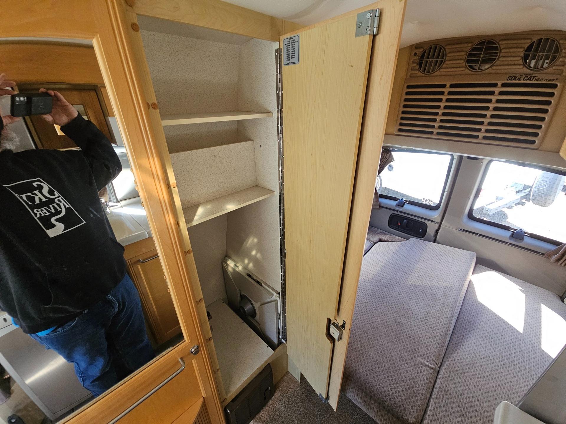 2006 Roadtrek 2006 Roadtrek 190 Versatile - thumbnail 12