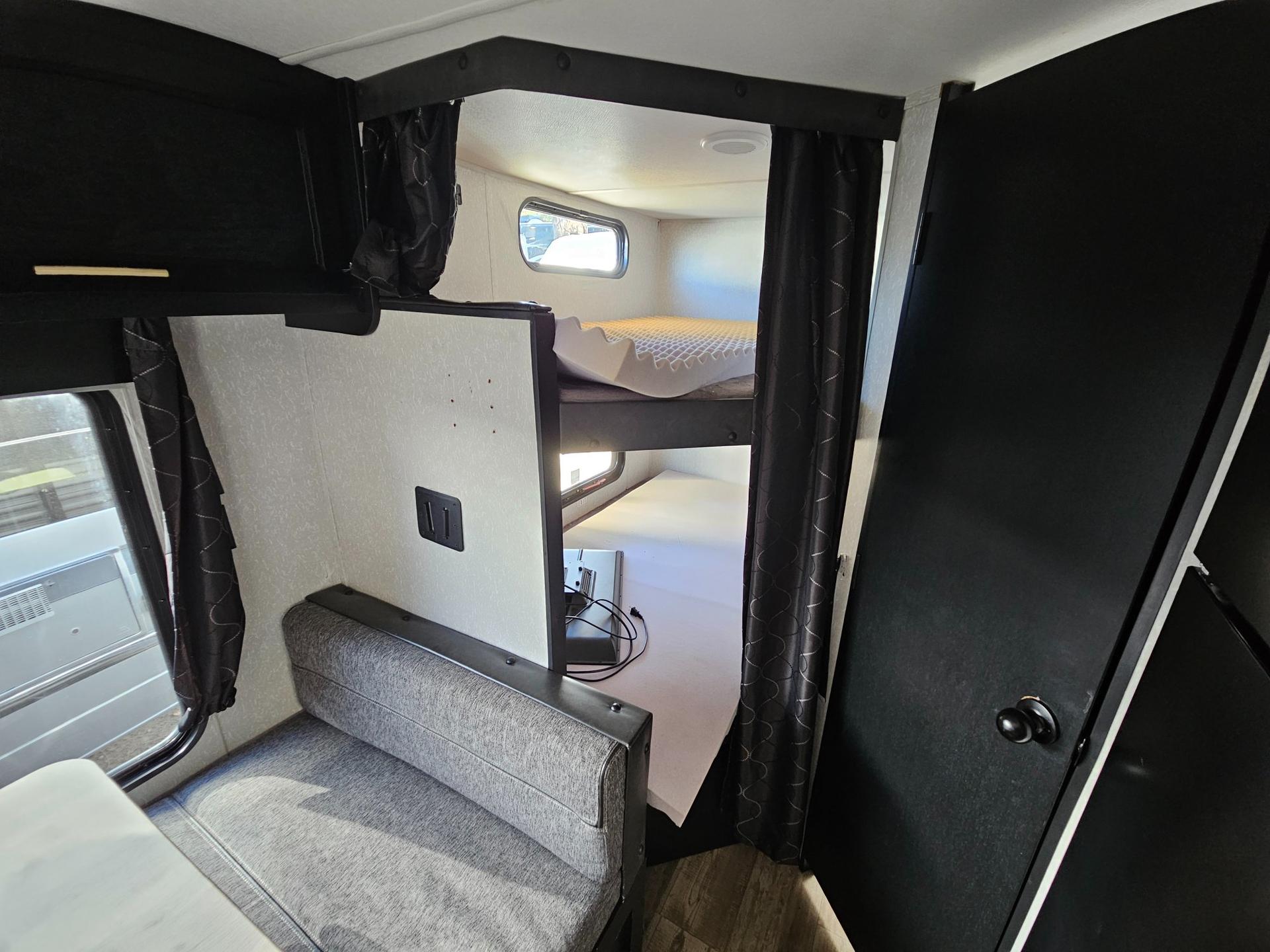 2022 Forest River RV 2022 Forest River RV Cherokee Grey Wolf - thumbnail 9