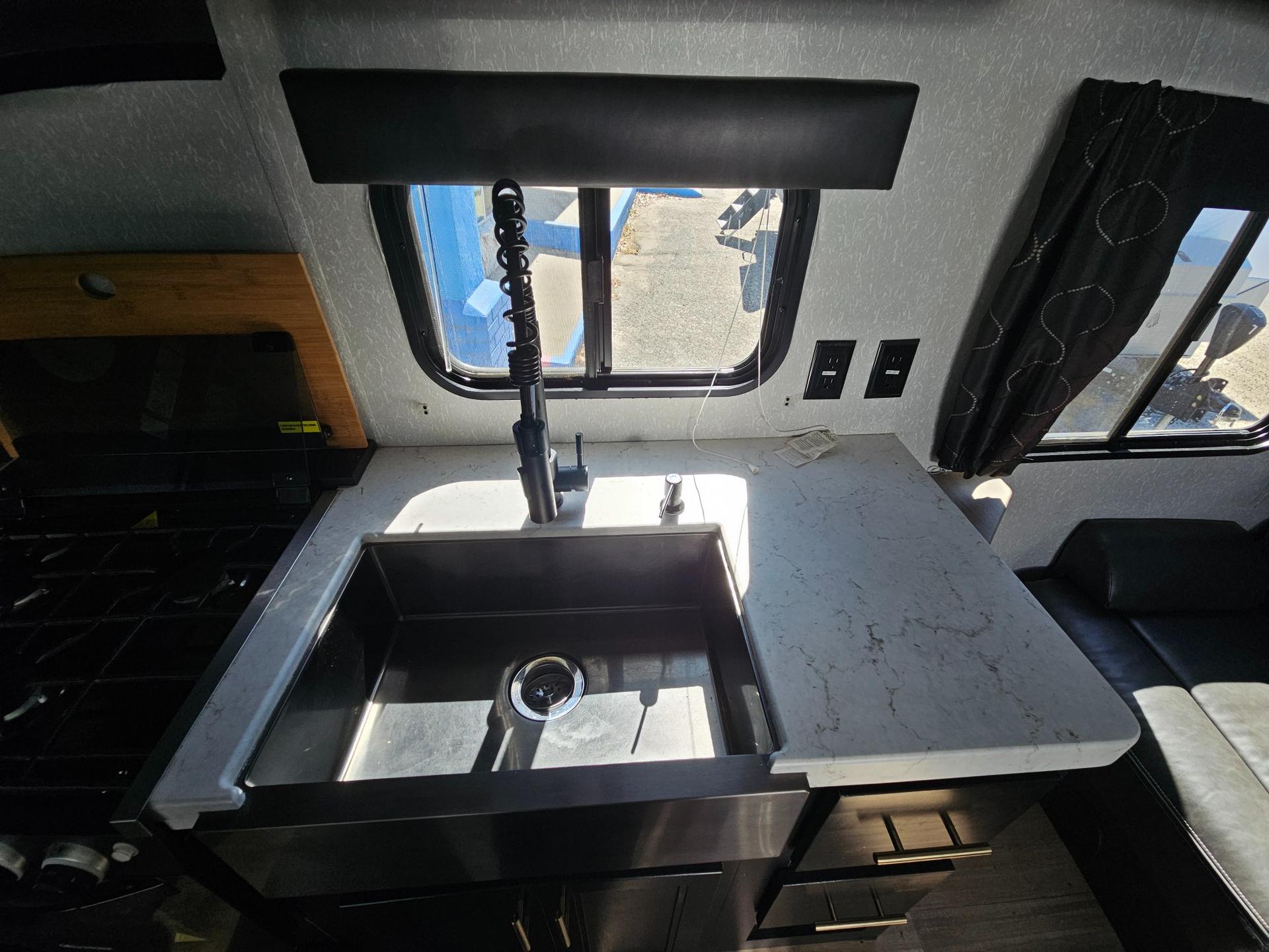 2022 Forest River RV 2022 Forest River RV Cherokee Grey Wolf - thumbnail 14