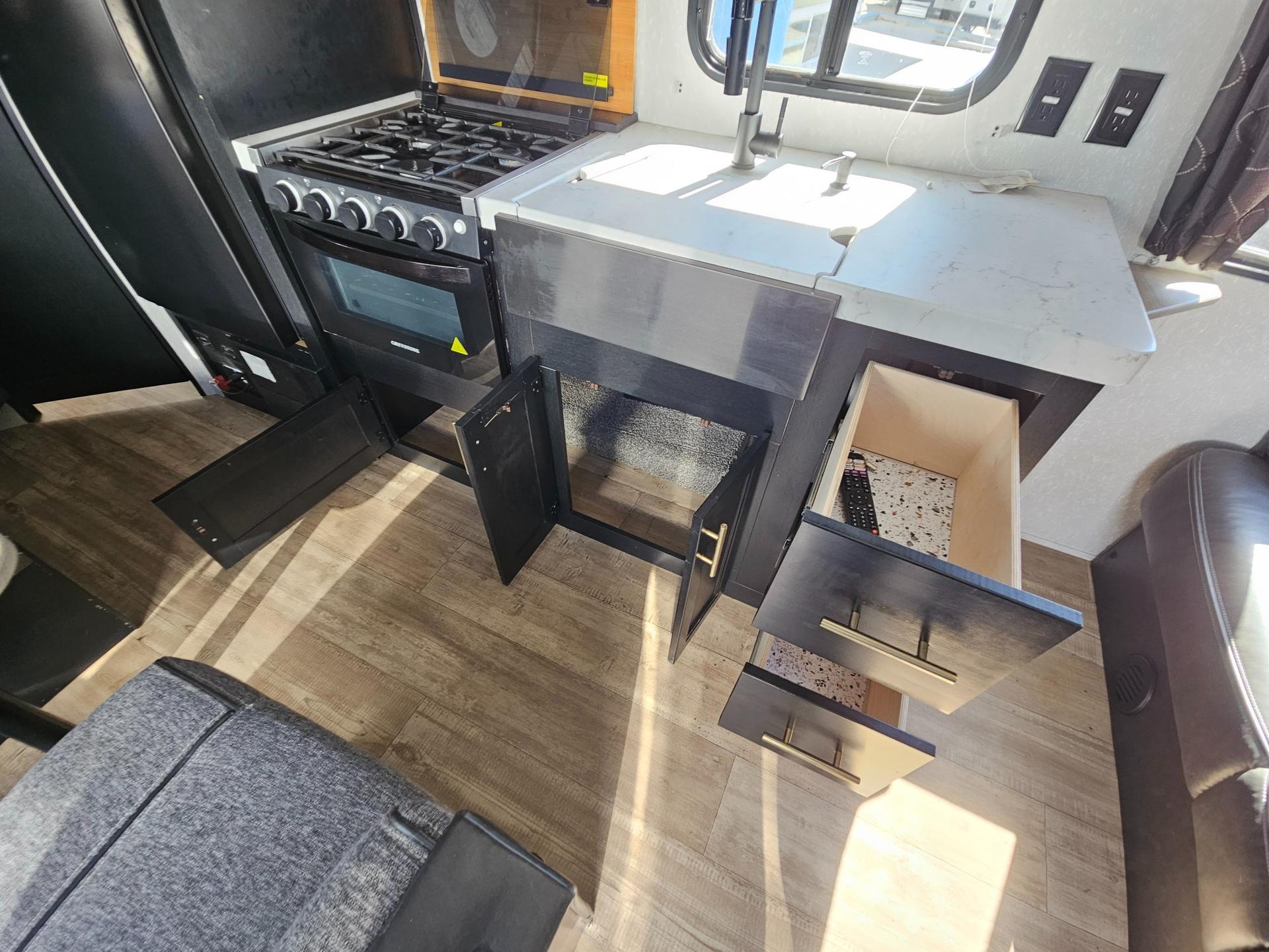 2022 Forest River RV 2022 Forest River RV Cherokee Grey Wolf - thumbnail 16