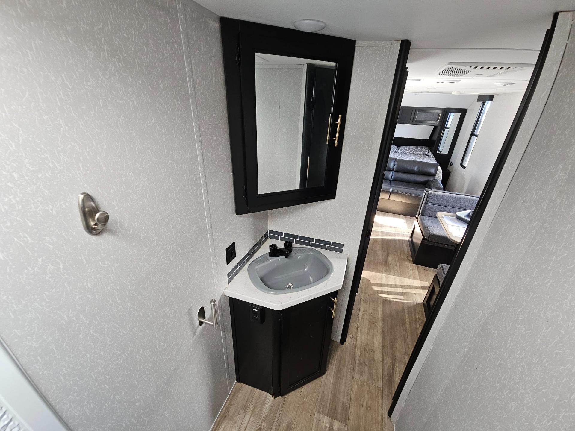 2022 Forest River RV 2022 Forest River RV Cherokee Grey Wolf - thumbnail 23