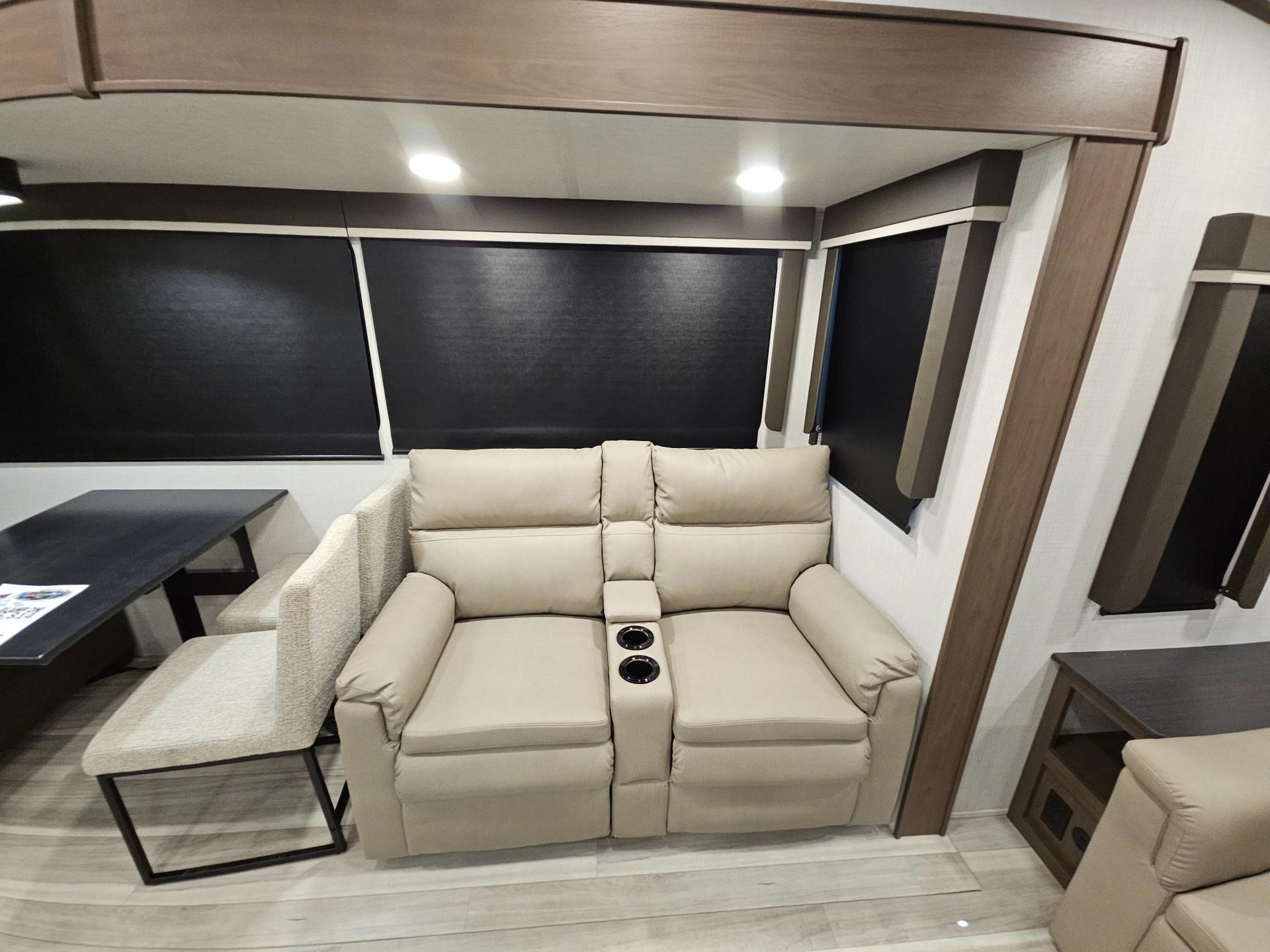 2026 Keystone RV 2026 Keystone RV Cougar Half-Ton - thumbnail 9