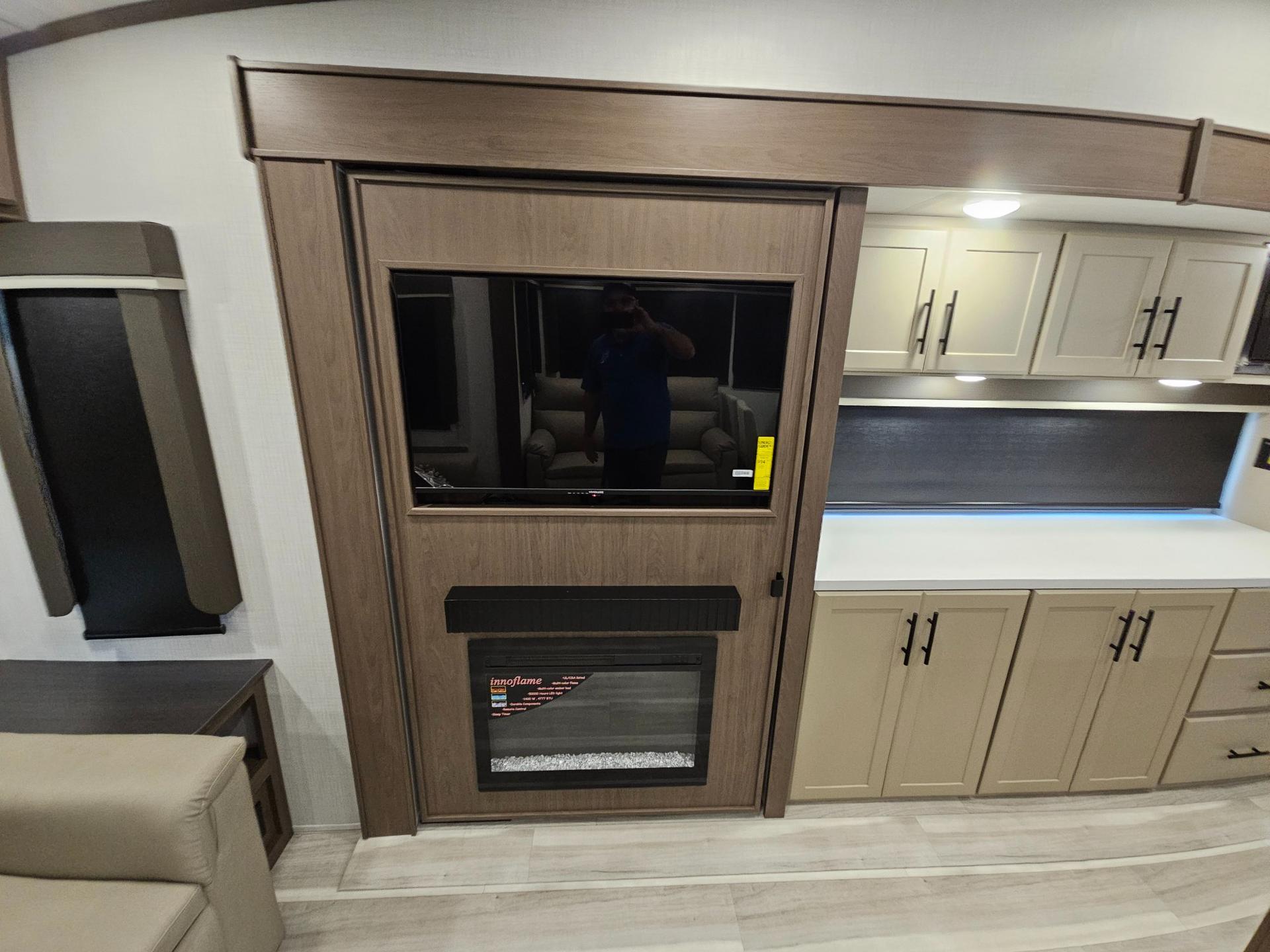 2026 Keystone RV 2026 Keystone RV Cougar Half-Ton - thumbnail 13