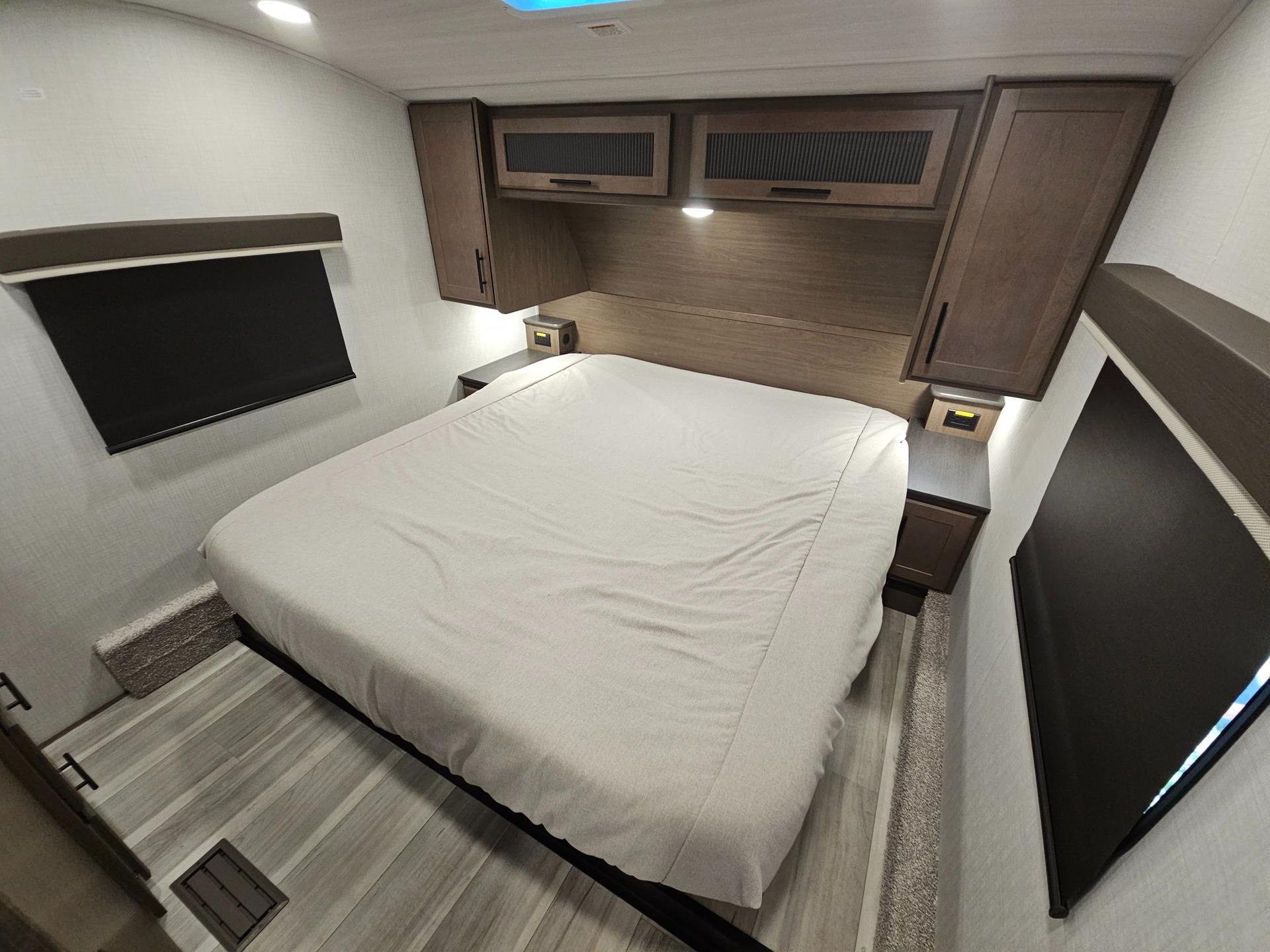 2026 Keystone RV 2026 Keystone RV Cougar Half-Ton - thumbnail 32