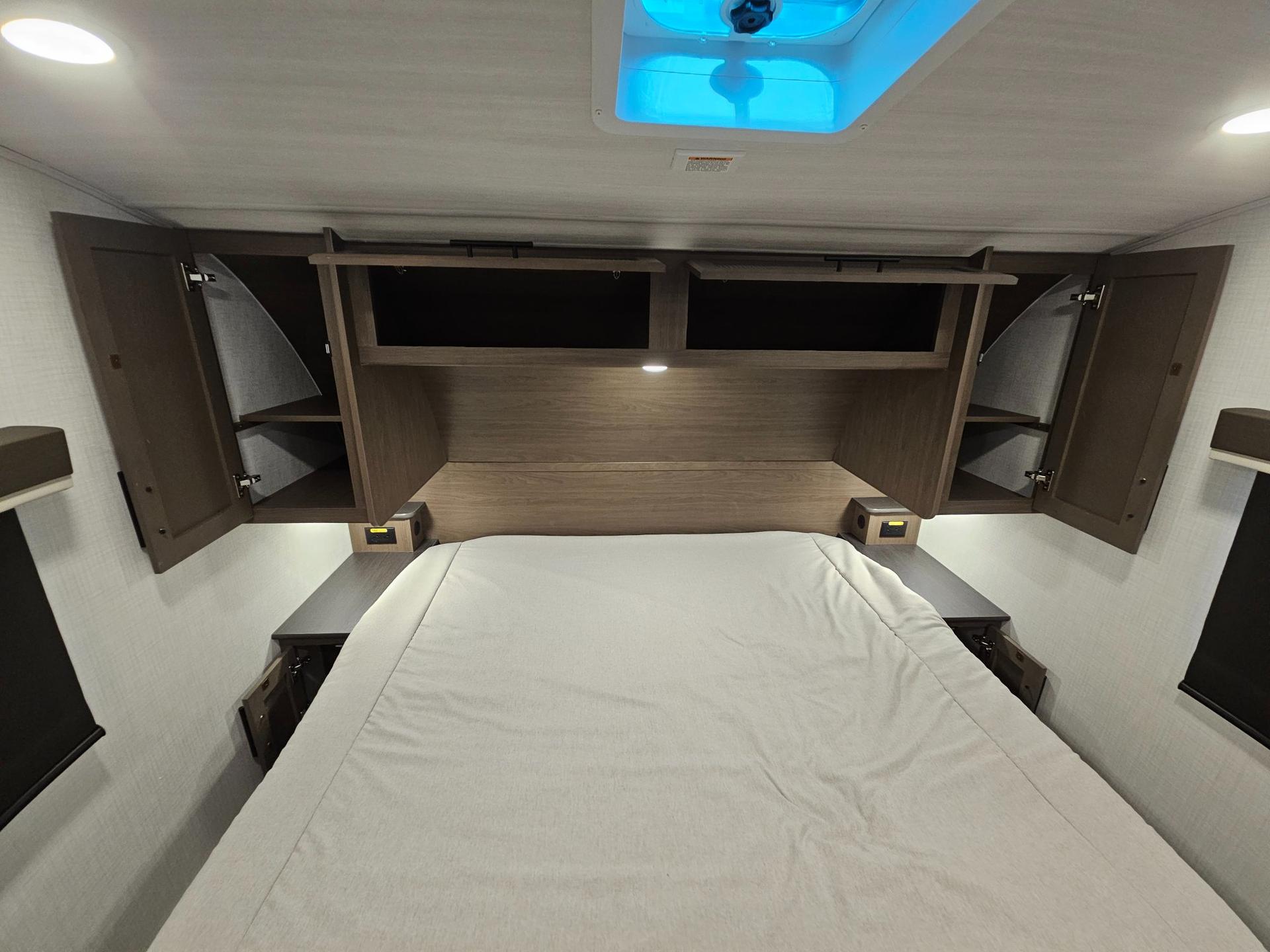 2026 Keystone RV 2026 Keystone RV Cougar Half-Ton - thumbnail 35