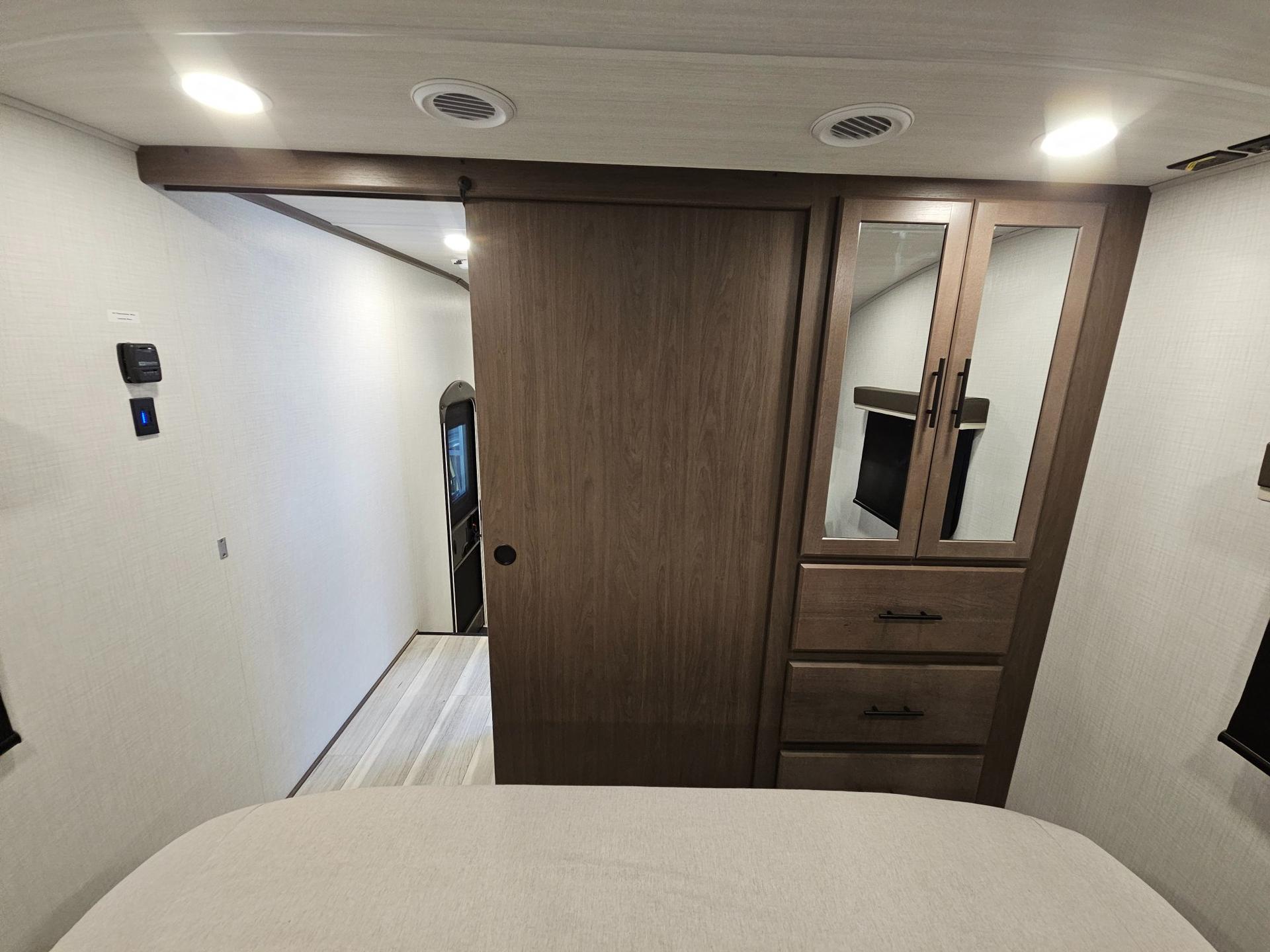 2026 Keystone RV 2026 Keystone RV Cougar Half-Ton - thumbnail 36