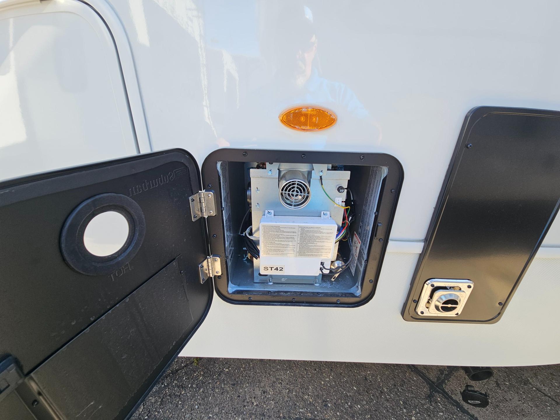 2026 Keystone RV 2026 Keystone RV Cougar Half-Ton - thumbnail 50