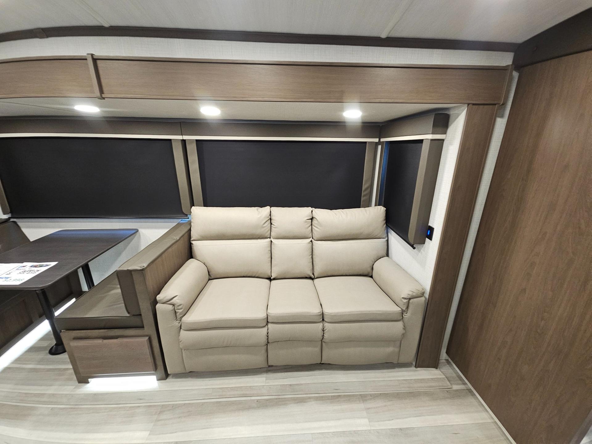 2026 Keystone RV 2026 Keystone RV Cougar Half-Ton - thumbnail 7