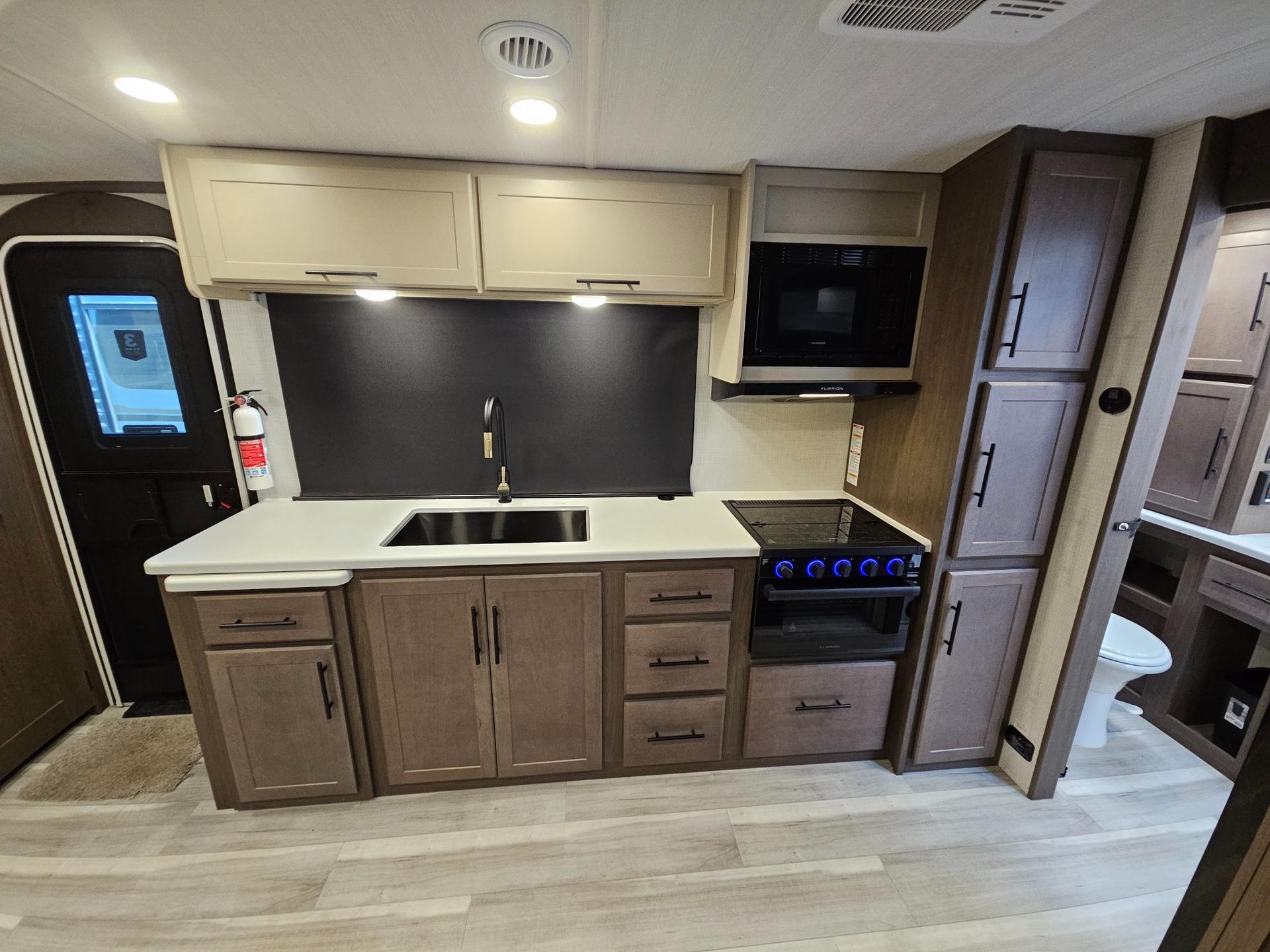 2026 Keystone RV 2026 Keystone RV Cougar Half-Ton - thumbnail 10