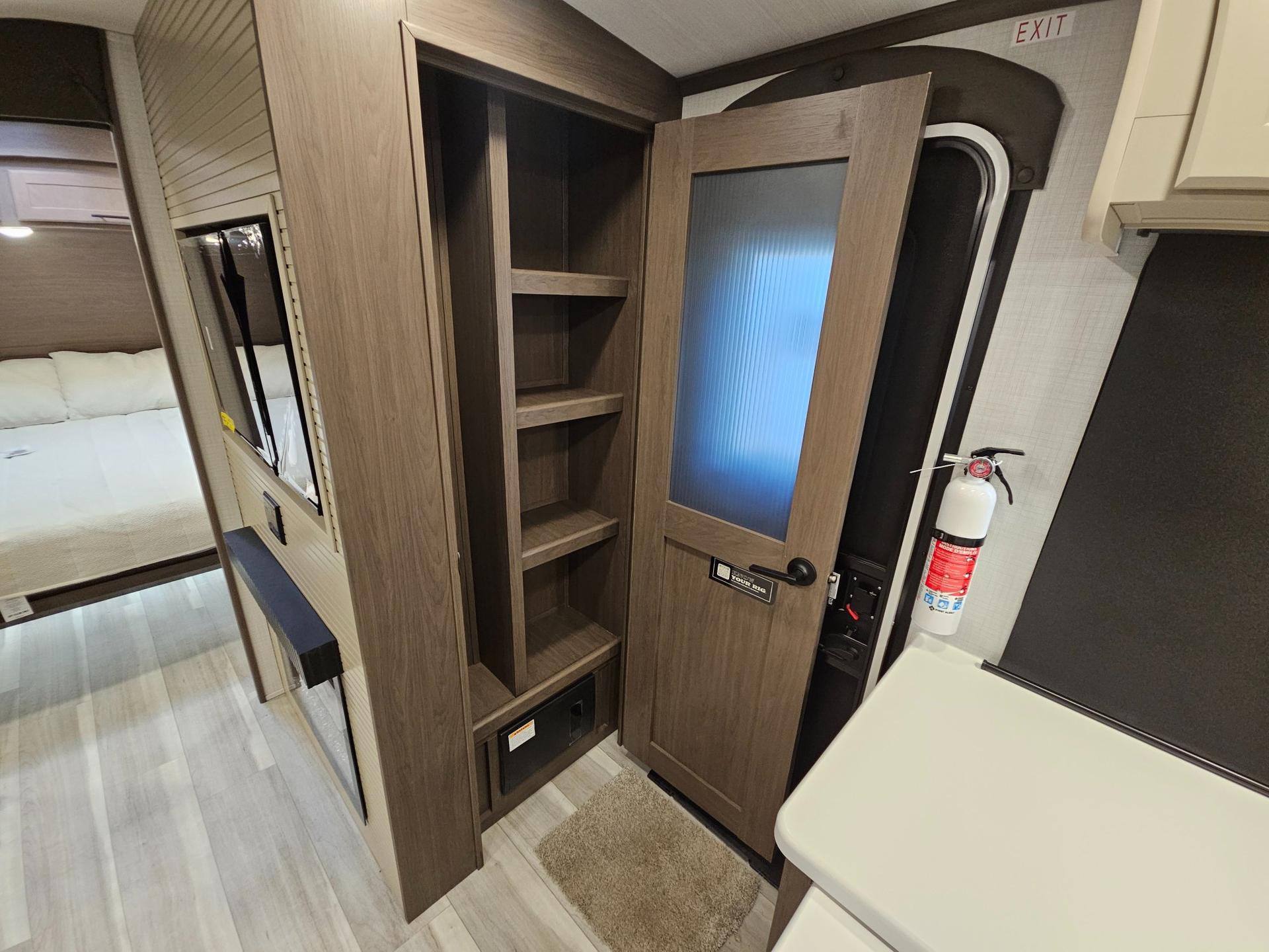 2026 Keystone RV 2026 Keystone RV Cougar Half-Ton - thumbnail 16