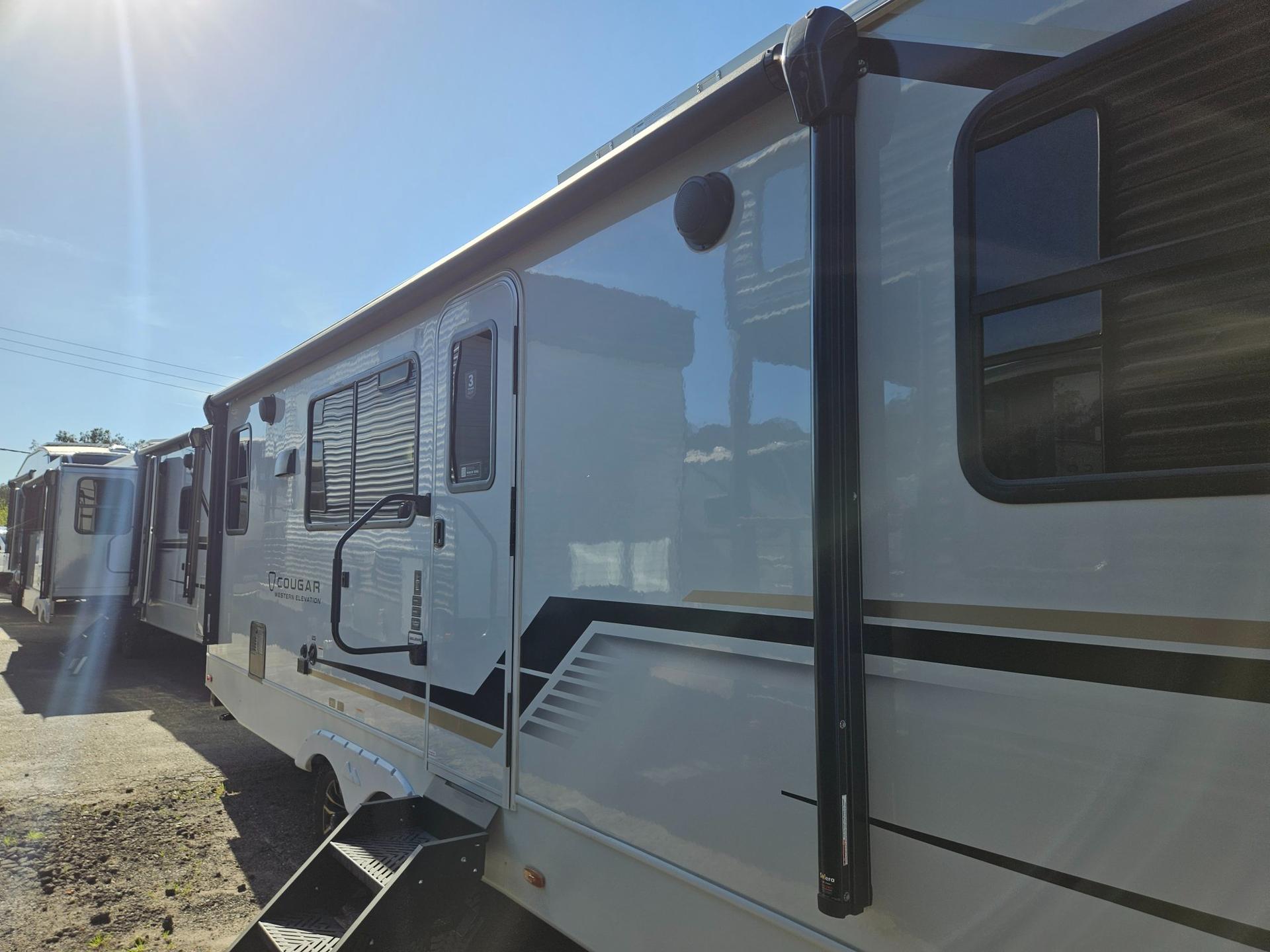 2026 Keystone RV 2026 Keystone RV Cougar Half-Ton - thumbnail 32