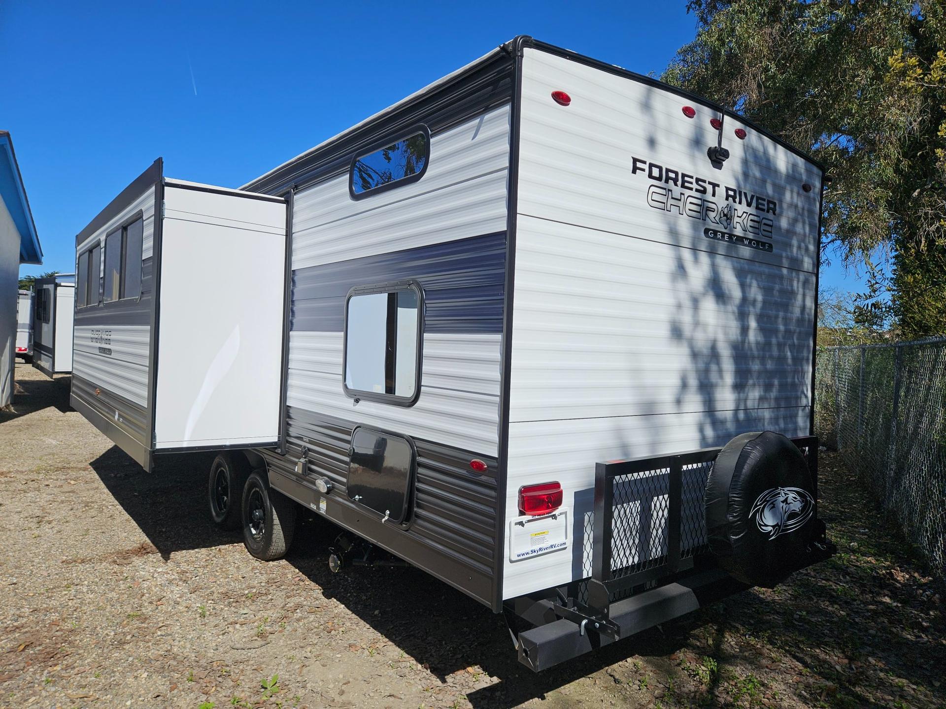 2026 Forest River RV 2026 Forest River RV Cherokee Grey Wolf - thumbnail 4