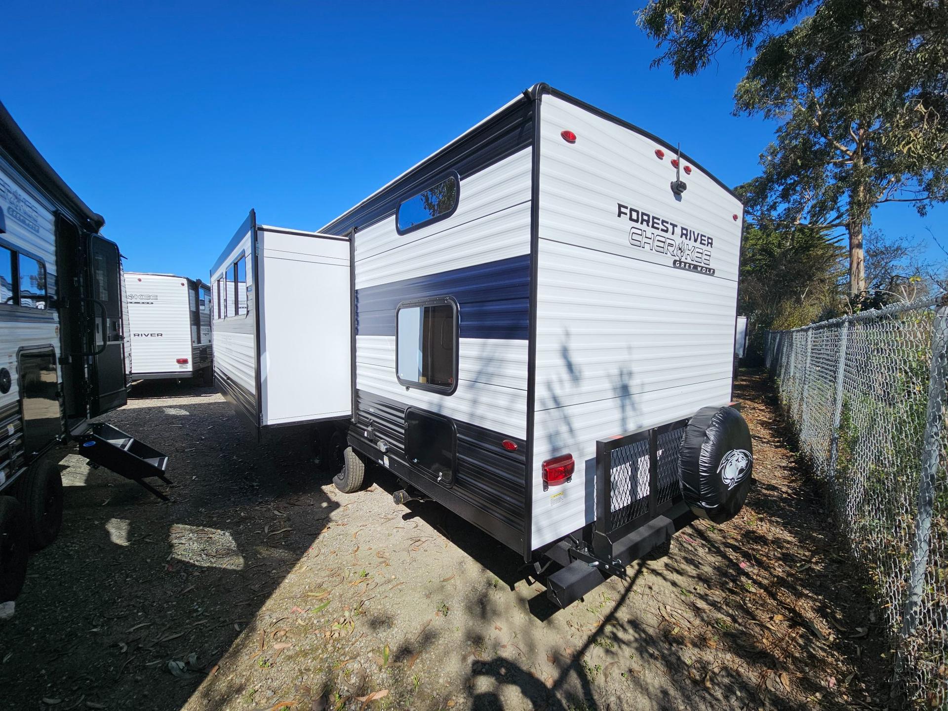 2026 Forest River RV 2026 Forest River RV Cherokee Grey Wolf - thumbnail 4