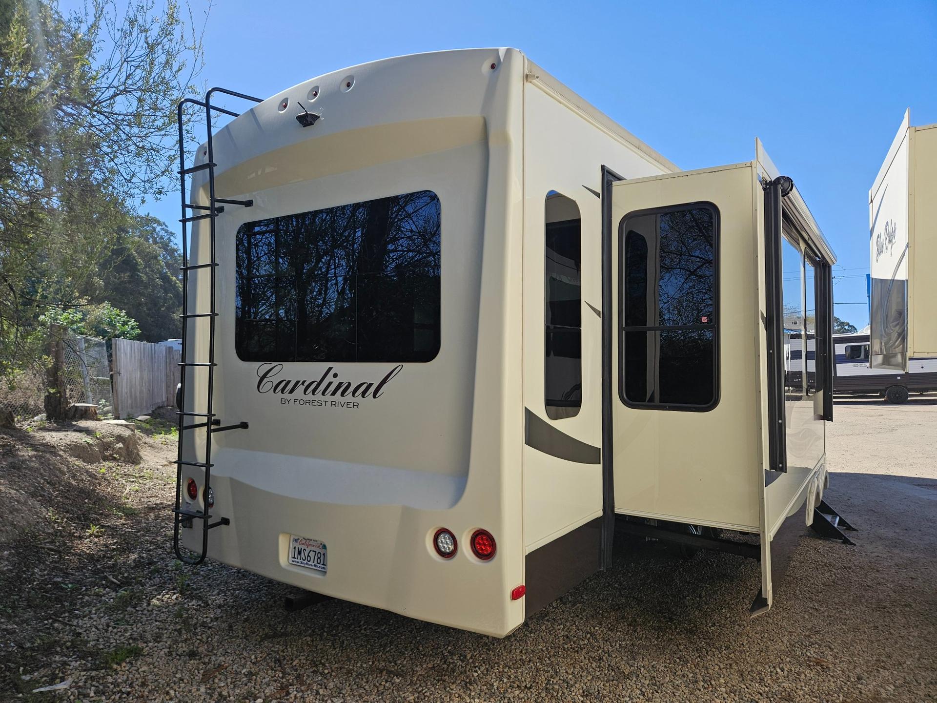 2017 Forest River RV 2017 Forest River RV Cardinal - thumbnail 2