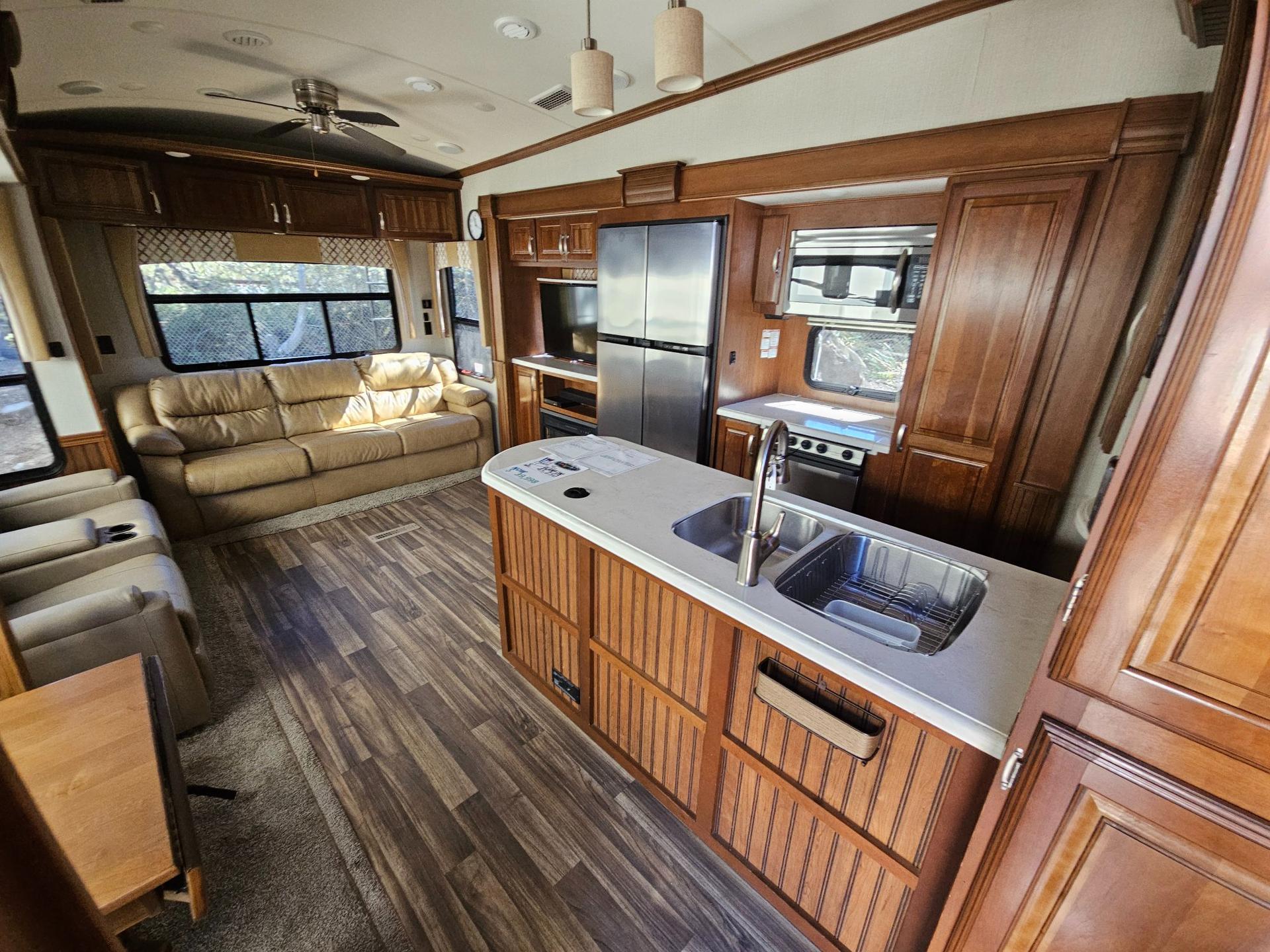 2017 Forest River RV 2017 Forest River RV Cardinal - thumbnail 5