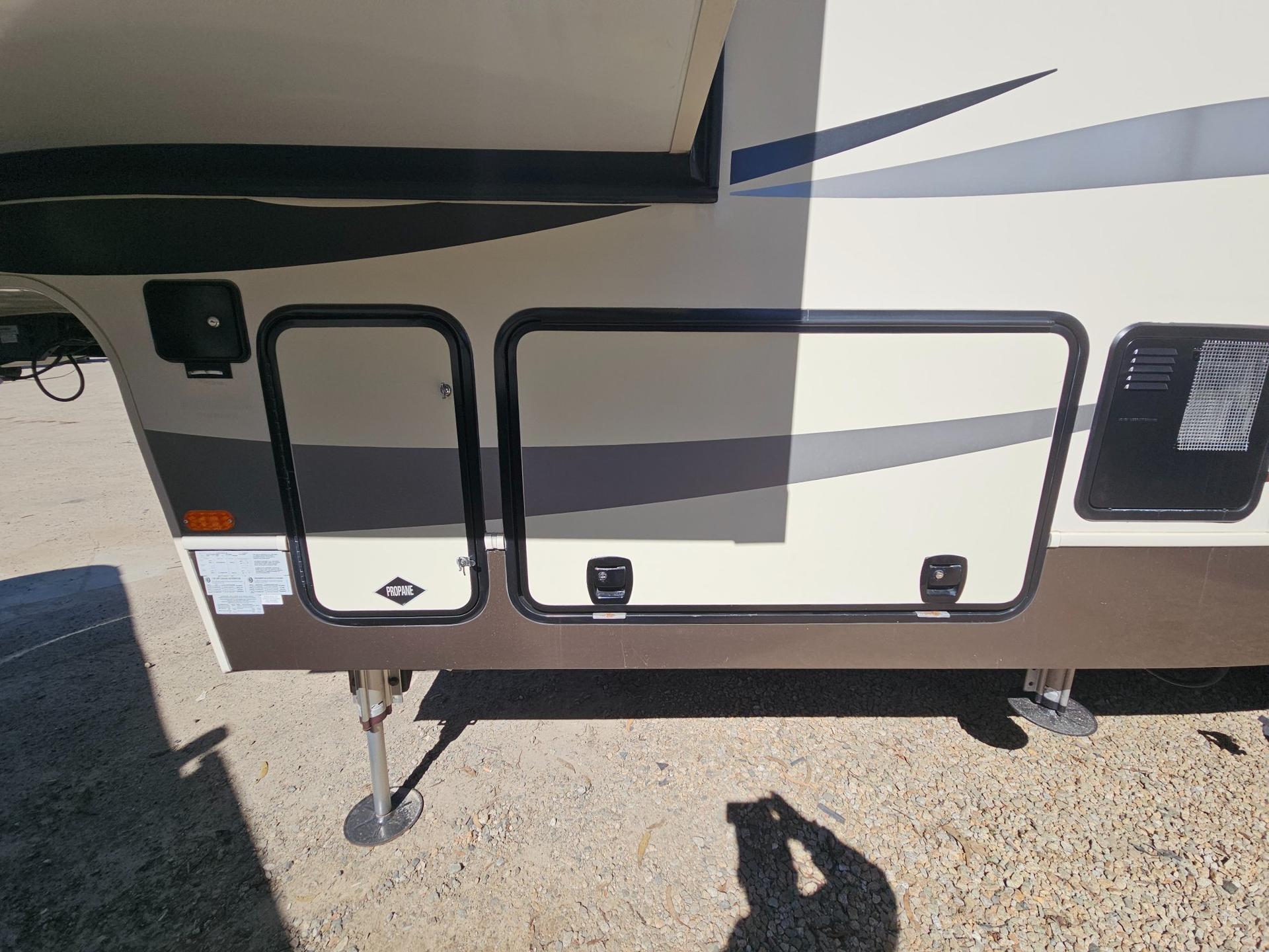2017 Forest River RV 2017 Forest River RV Cardinal - thumbnail 48