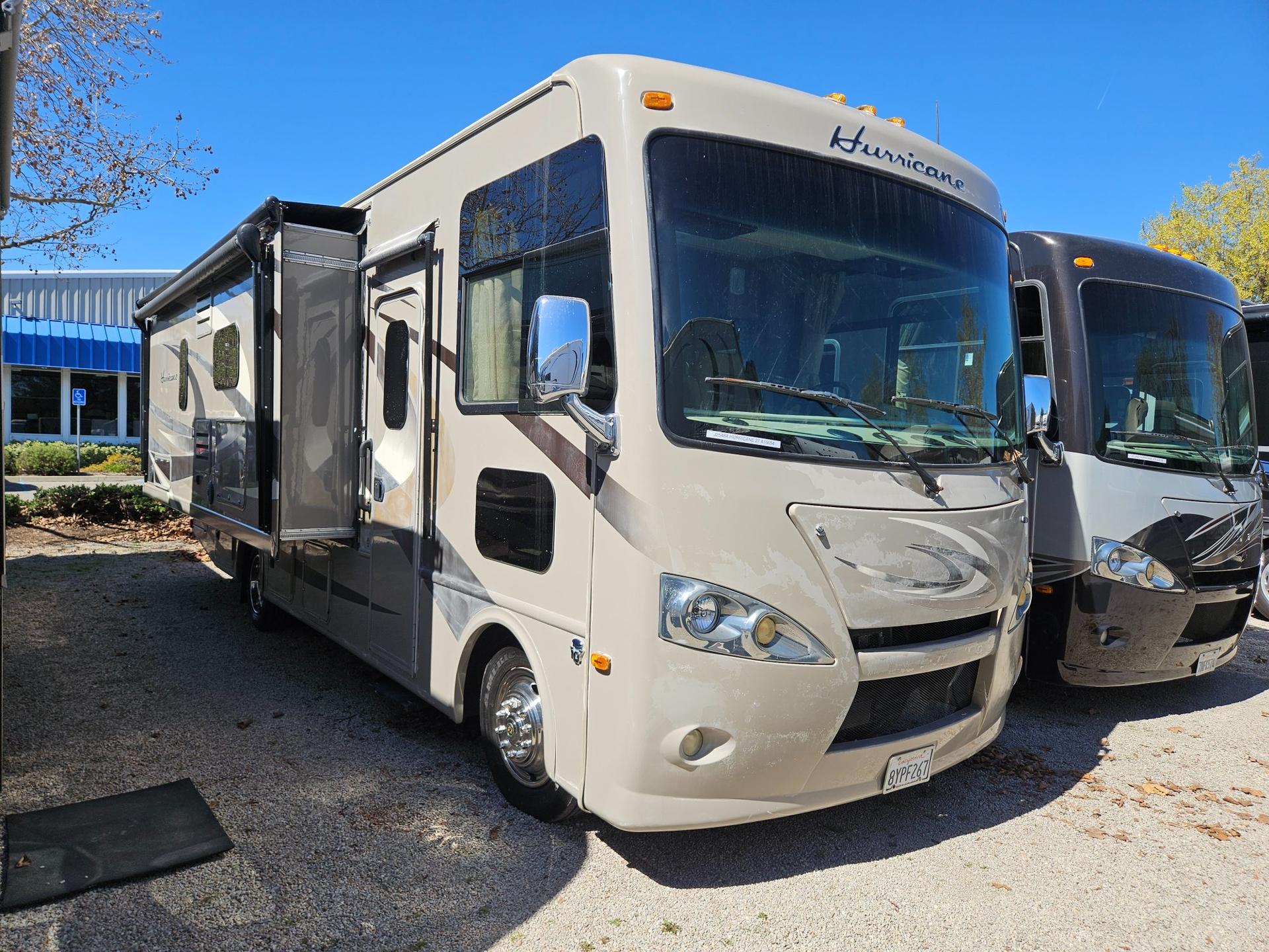 2015 Thor Motor Coach Hurricane 27K
