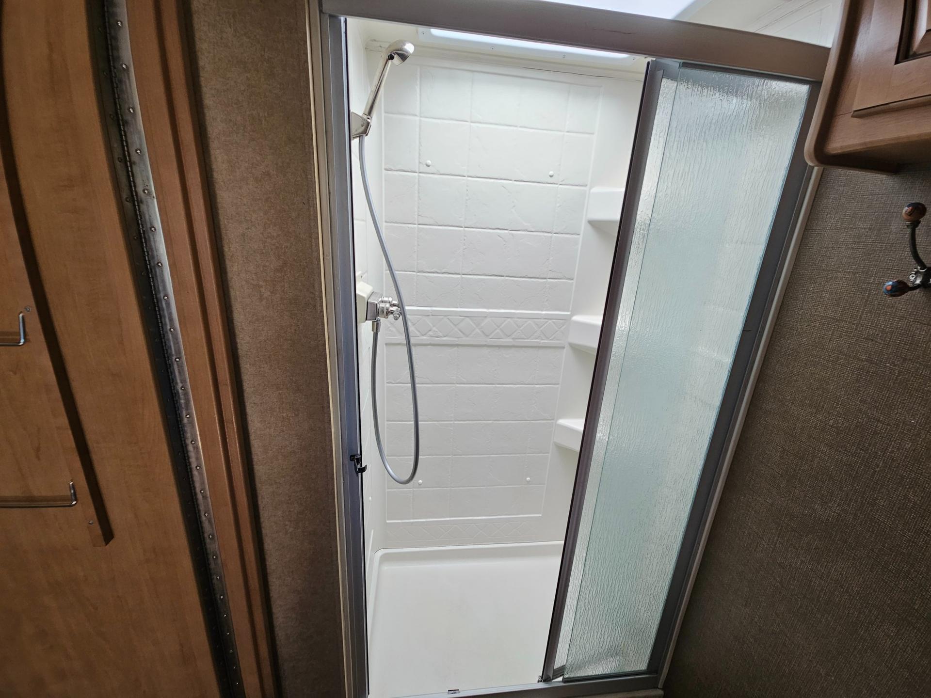 2015 Thor Motor Coach 2015 Thor Motor Coach Hurricane - thumbnail 13