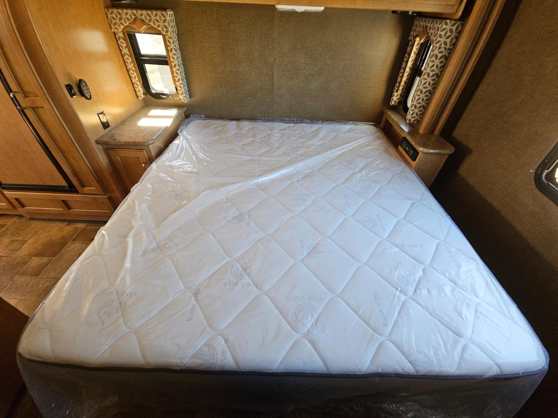 2015 Thor Motor Coach 2015 Thor Motor Coach Hurricane - thumbnail 20