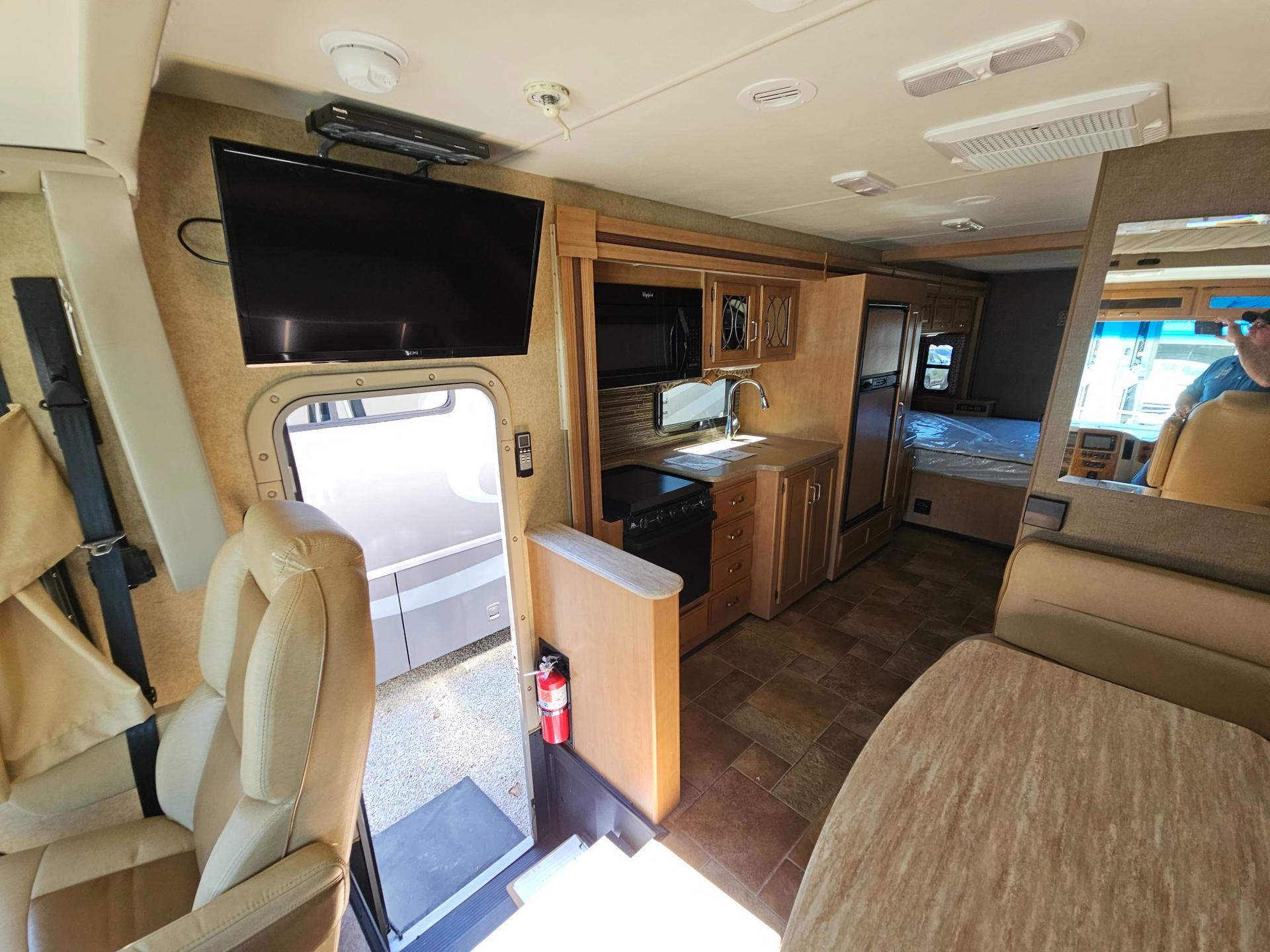 2015 Thor Motor Coach 2015 Thor Motor Coach Hurricane - thumbnail 24