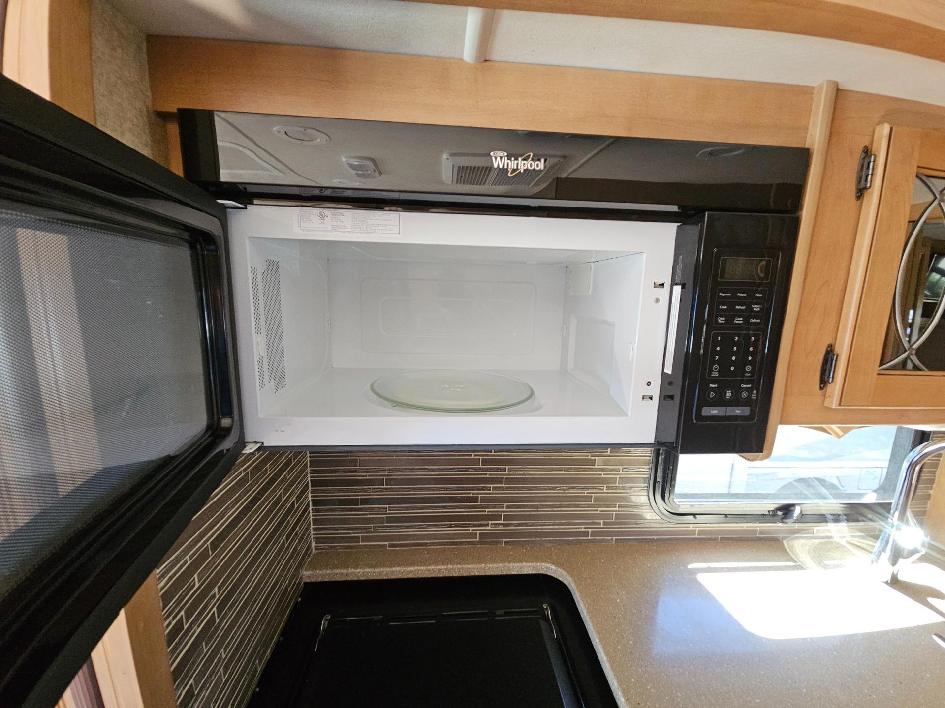 2015 Thor Motor Coach 2015 Thor Motor Coach Hurricane - thumbnail 26