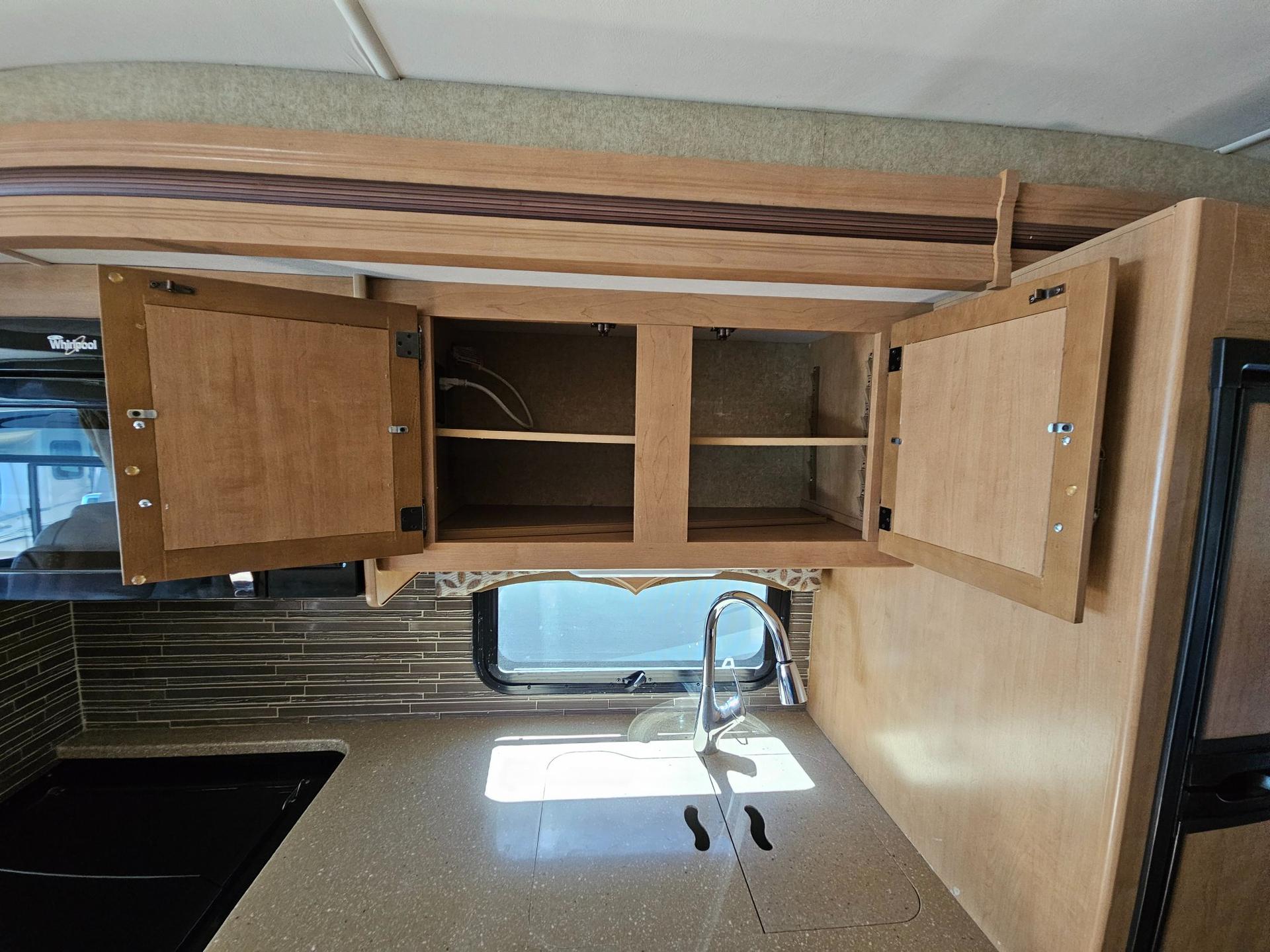 2015 Thor Motor Coach 2015 Thor Motor Coach Hurricane - thumbnail 27