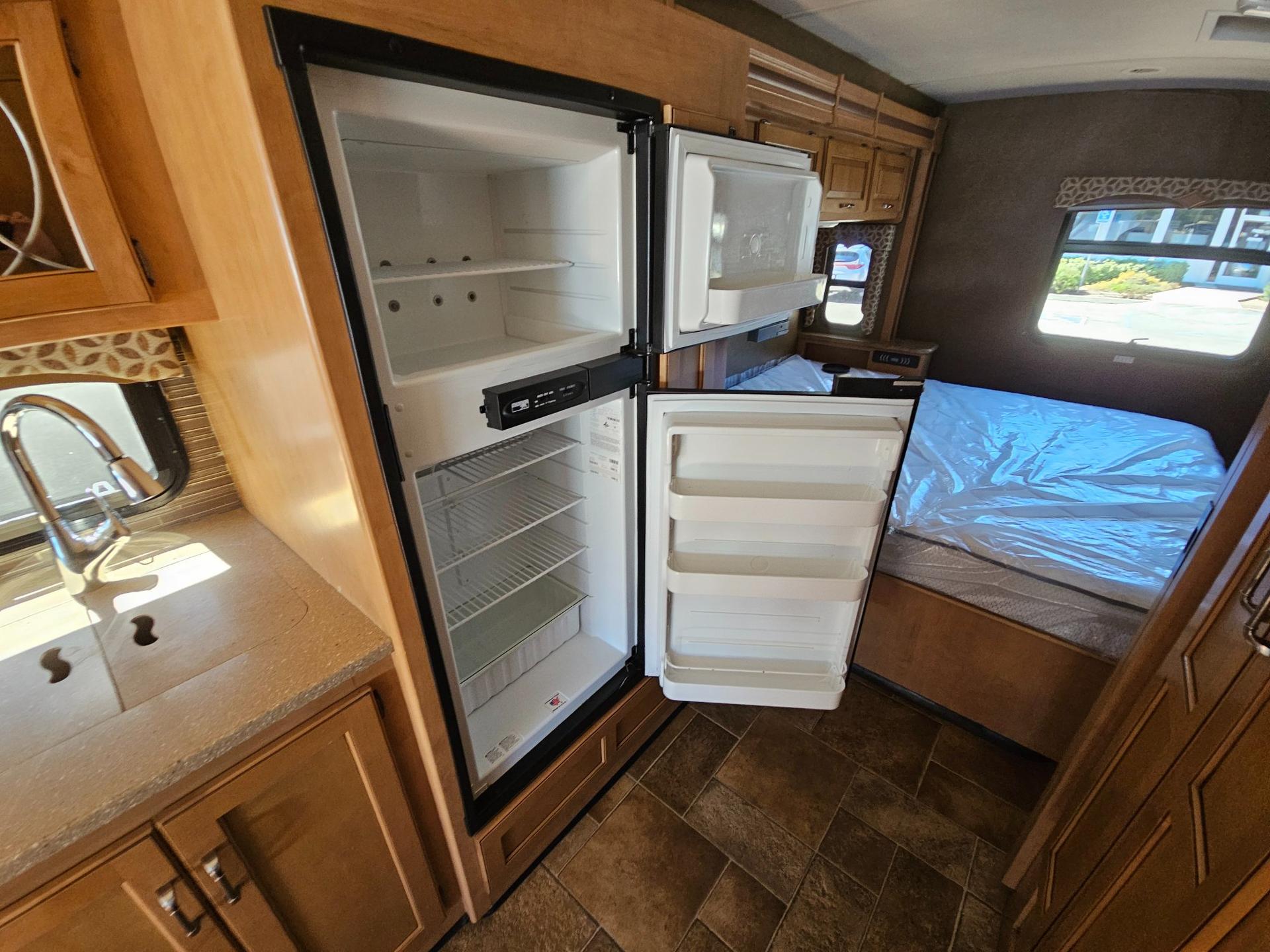 2015 Thor Motor Coach 2015 Thor Motor Coach Hurricane - thumbnail 29