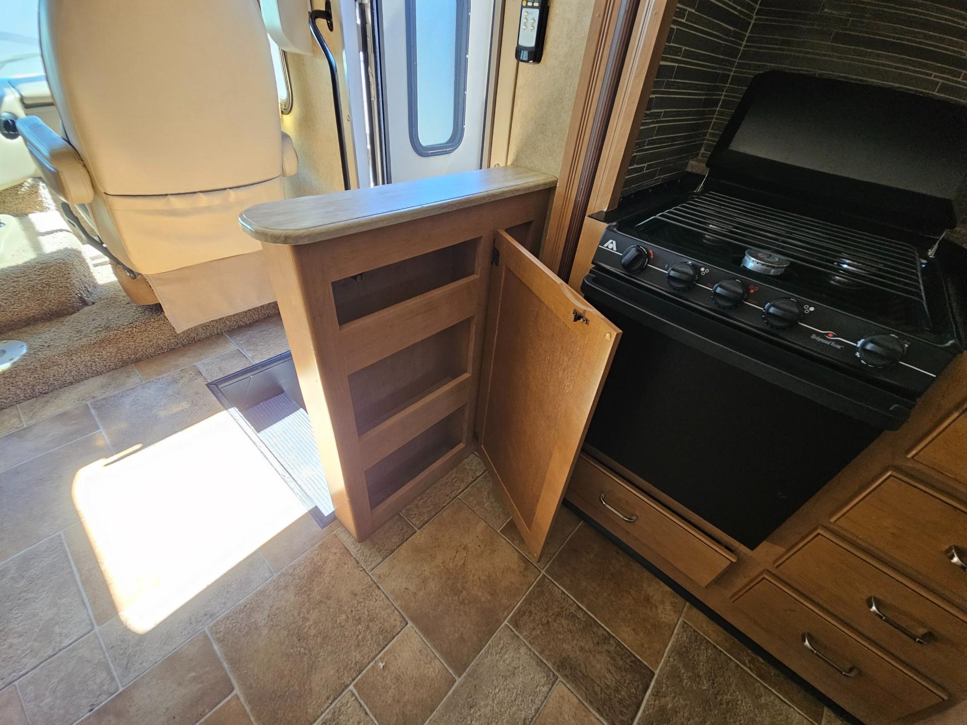 2015 Thor Motor Coach 2015 Thor Motor Coach Hurricane - thumbnail 33