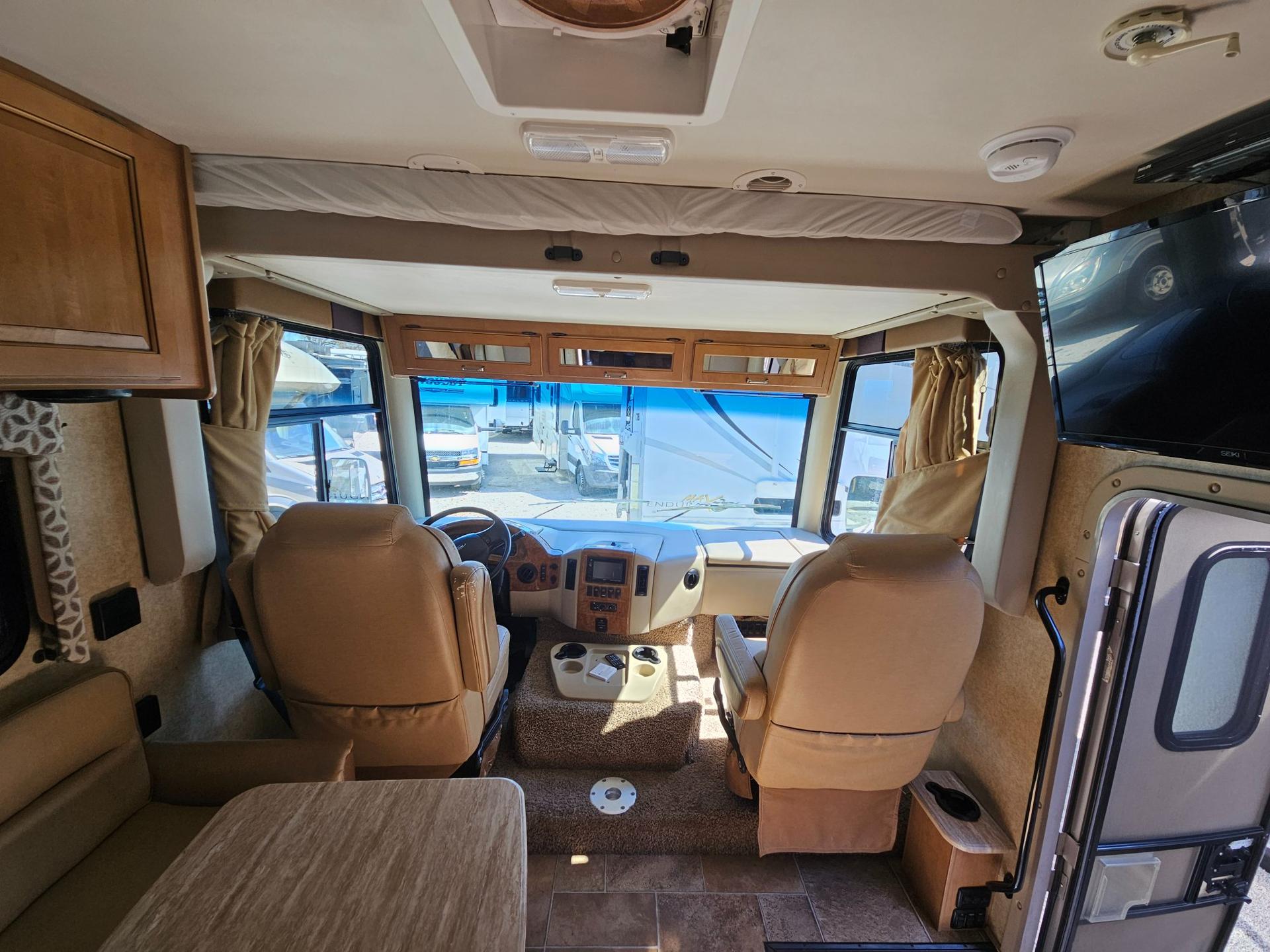 2015 Thor Motor Coach 2015 Thor Motor Coach Hurricane - thumbnail 34