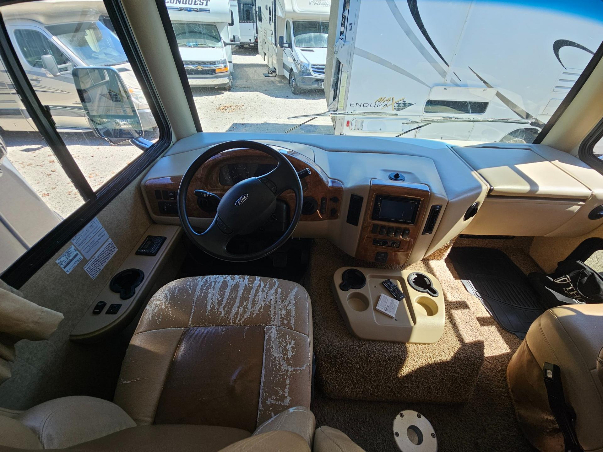 2015 Thor Motor Coach 2015 Thor Motor Coach Hurricane - thumbnail 36