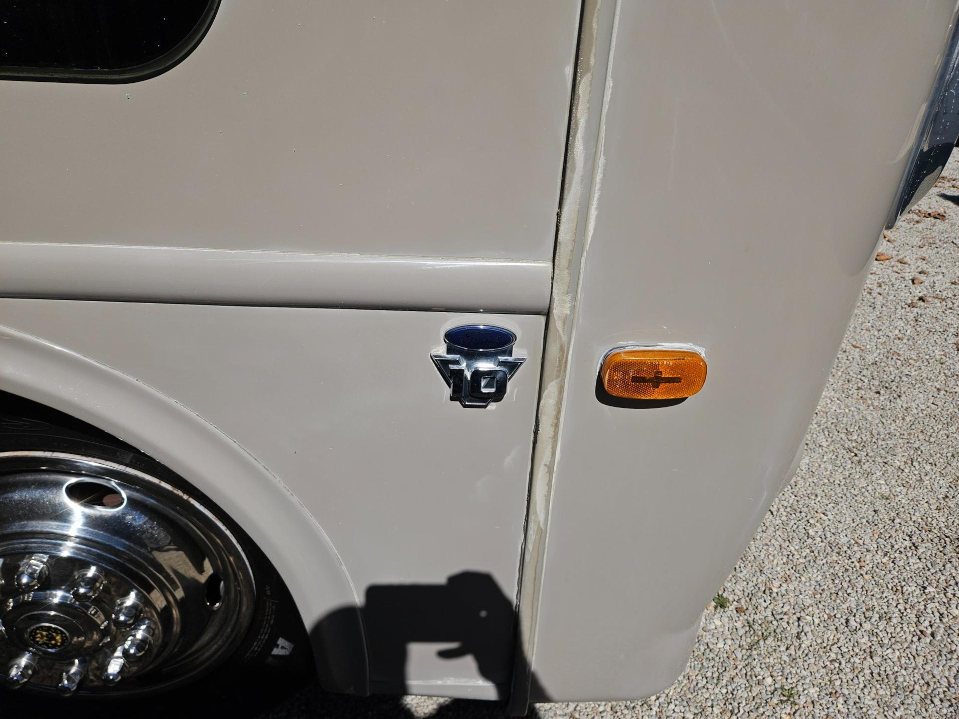 2015 Thor Motor Coach 2015 Thor Motor Coach Hurricane - thumbnail 37