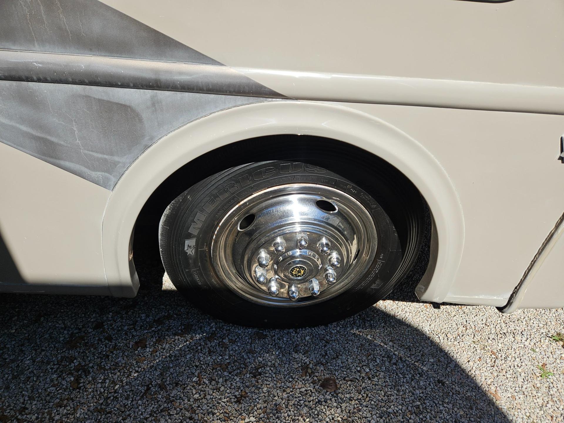 2015 Thor Motor Coach 2015 Thor Motor Coach Hurricane - thumbnail 38