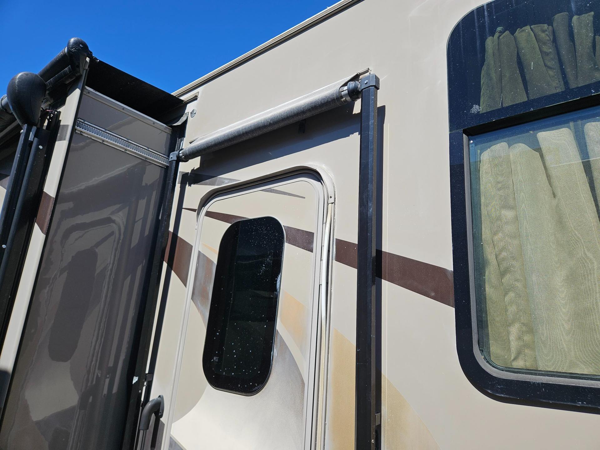 2015 Thor Motor Coach 2015 Thor Motor Coach Hurricane - thumbnail 39