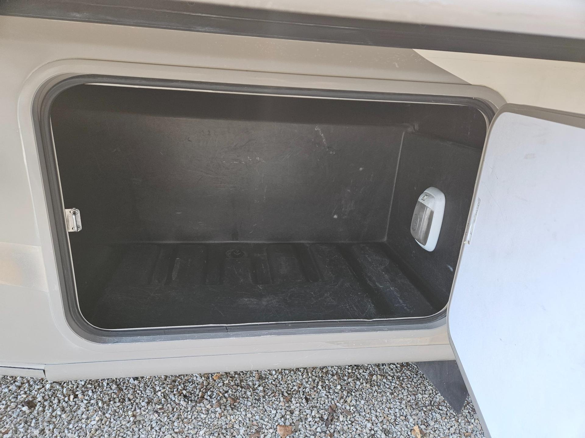 2015 Thor Motor Coach 2015 Thor Motor Coach Hurricane - thumbnail 45